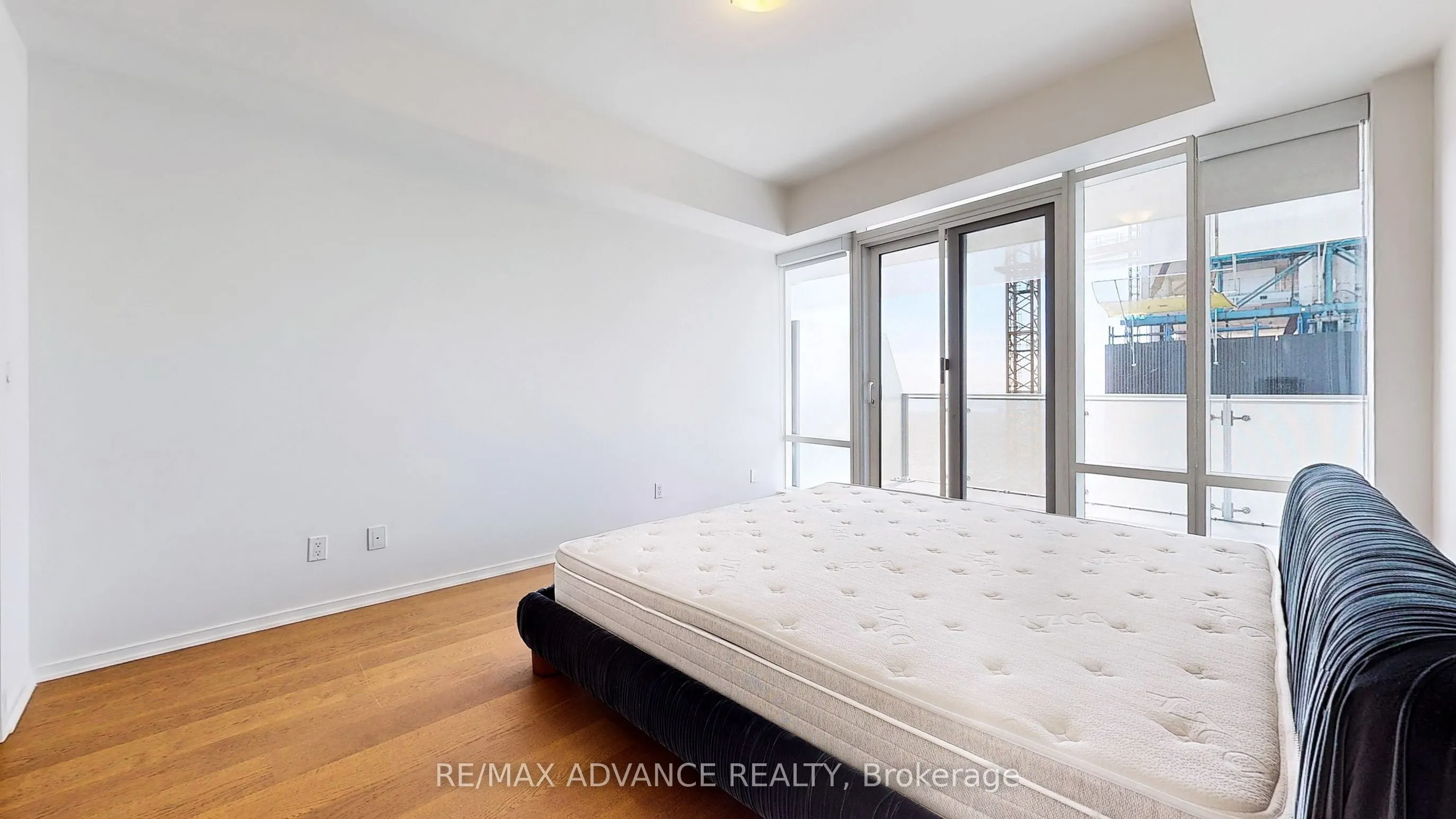 1 Bloor Street E, #6905