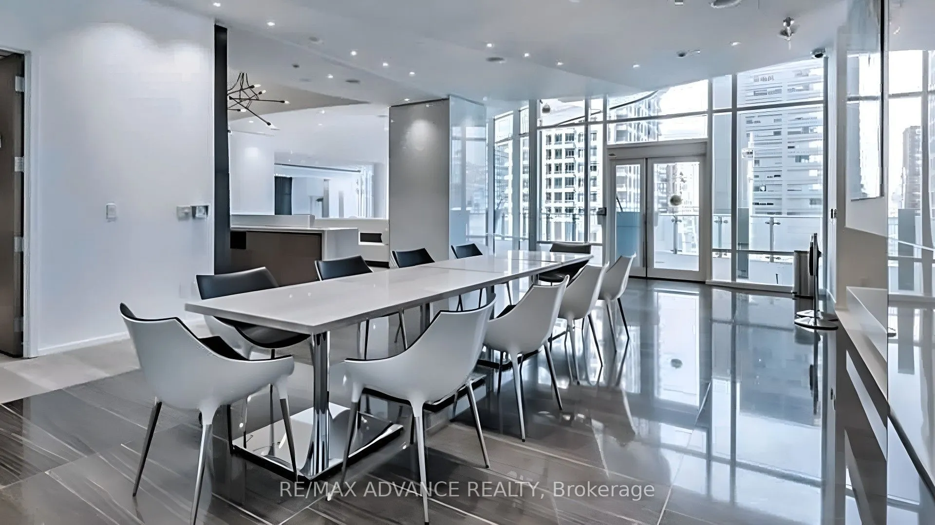 1 Bloor Street E, #6905
