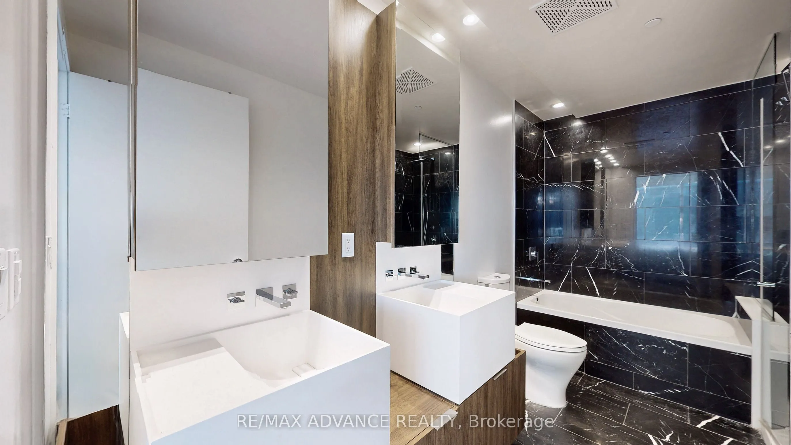 1 Bloor Street E, #6905