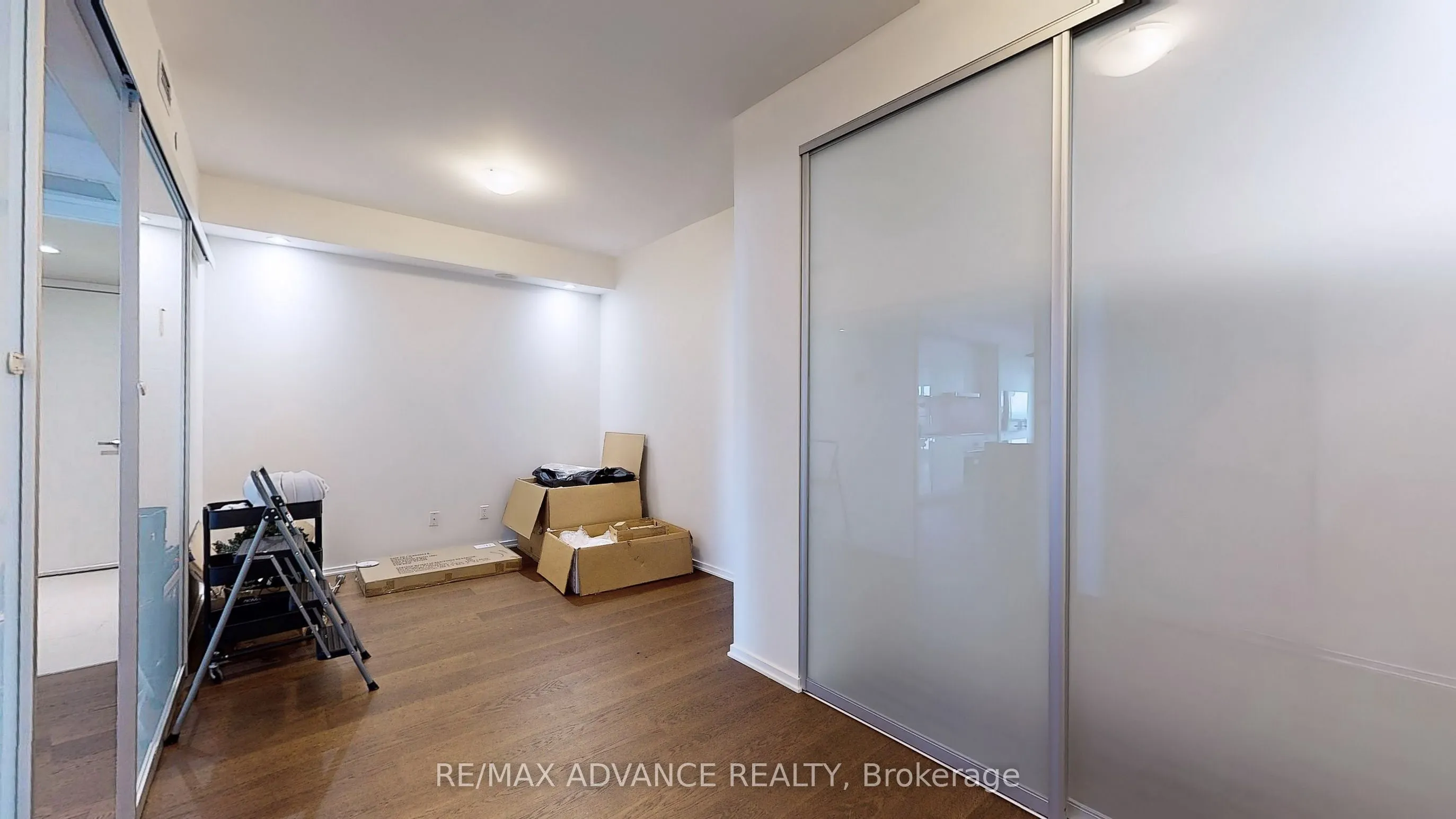1 Bloor Street E, #6905