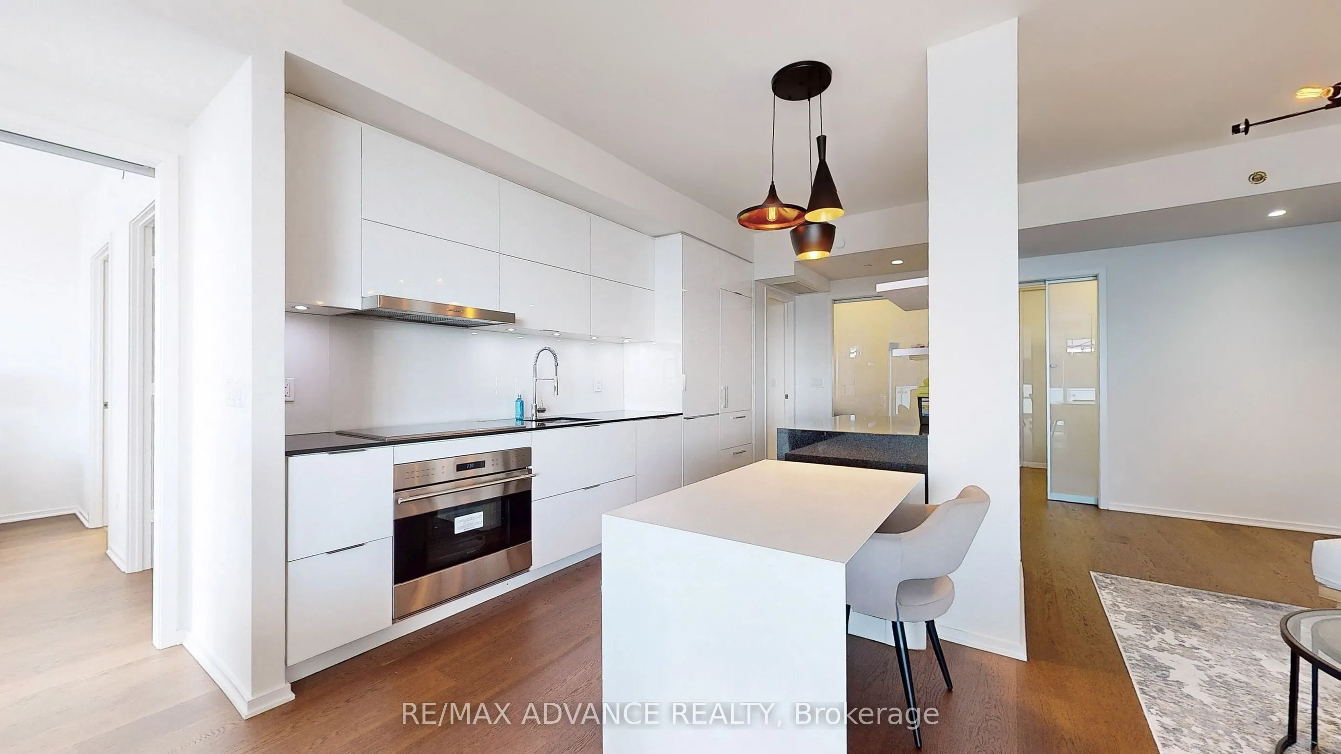 1 Bloor Street E, #6905
