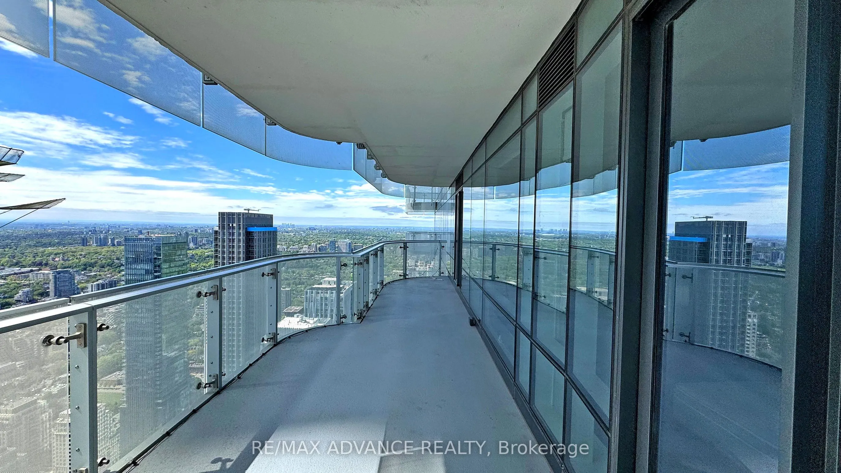 1 Bloor Street E, #6905
