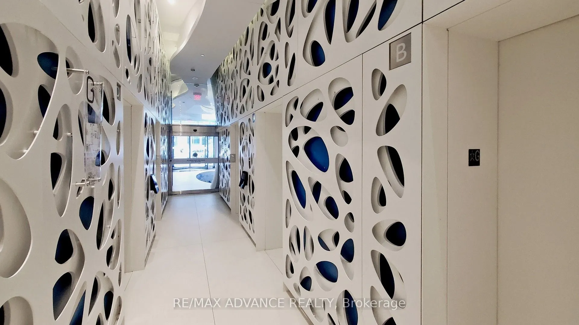 1 Bloor Street E, #6905