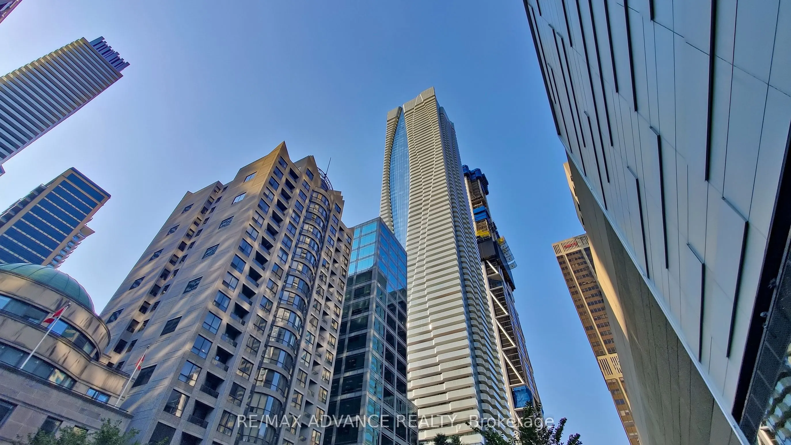 1 Bloor Street E, #6905