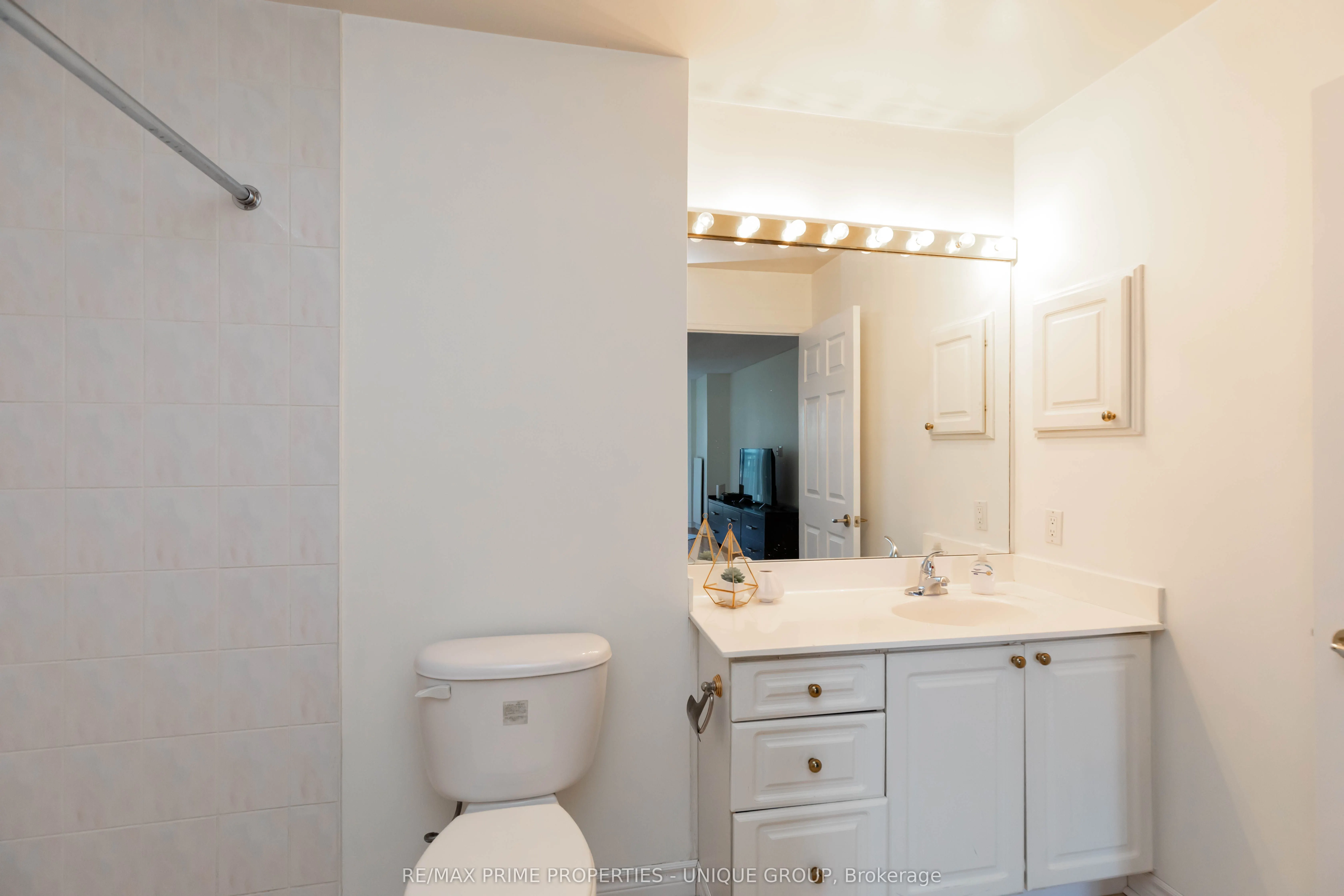 18 Concorde Place, #808