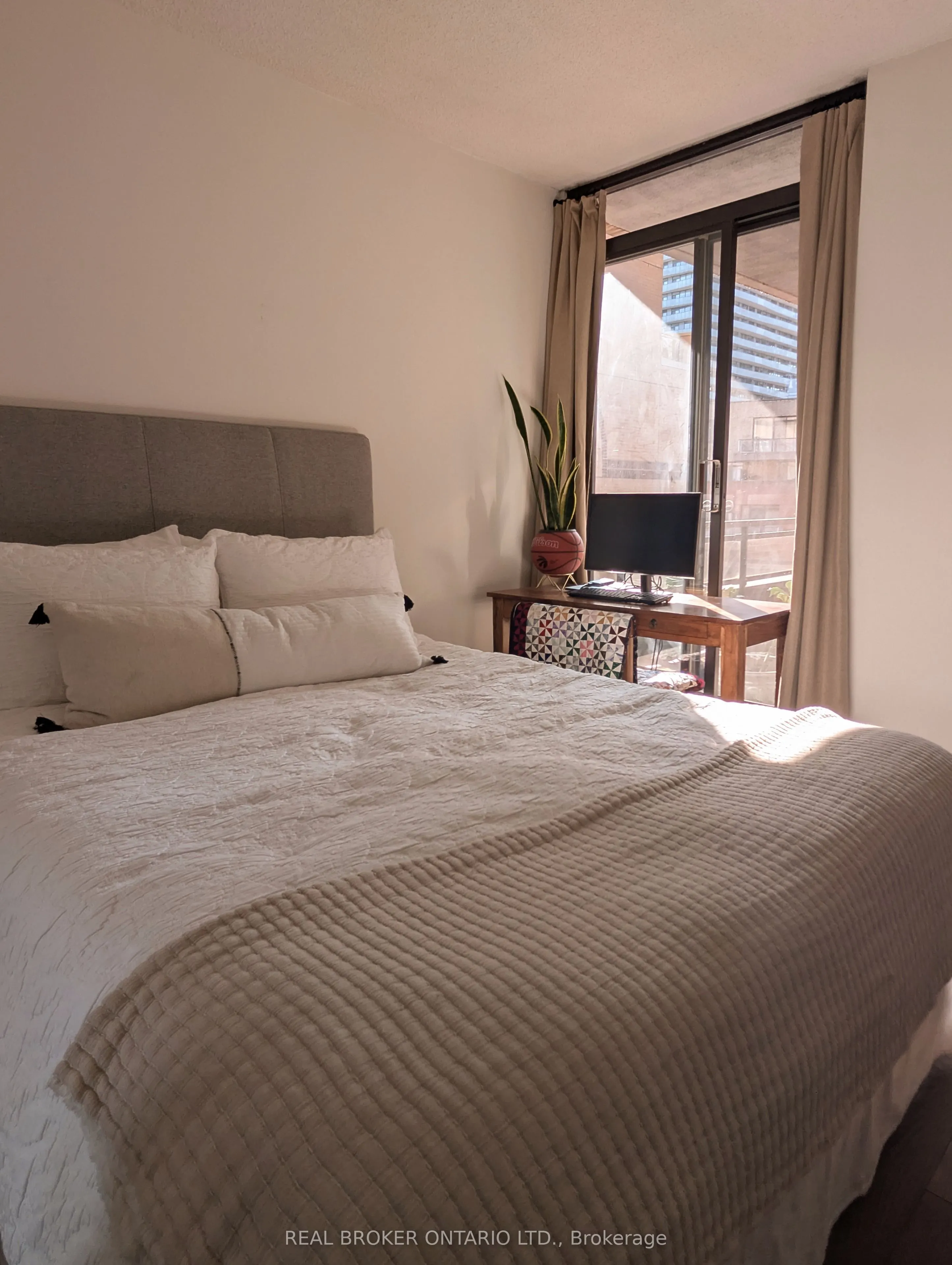 71 Front Street E, #604