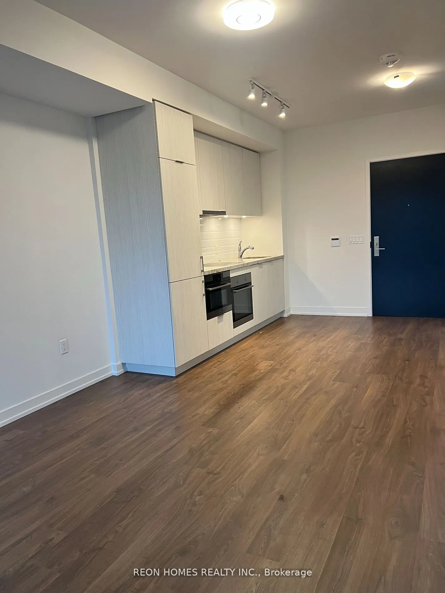 158 Front Street E, #520