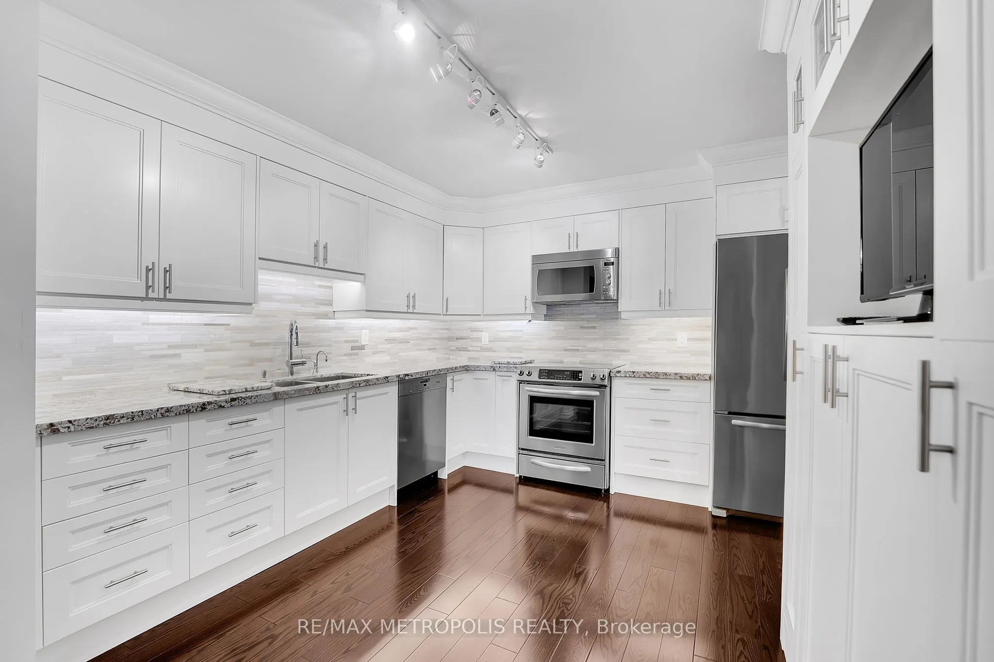 3181 Bayview Avenue, #308
