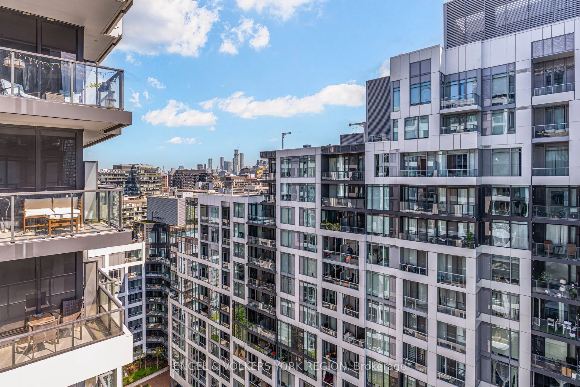 27 Bathurst Street, #1618