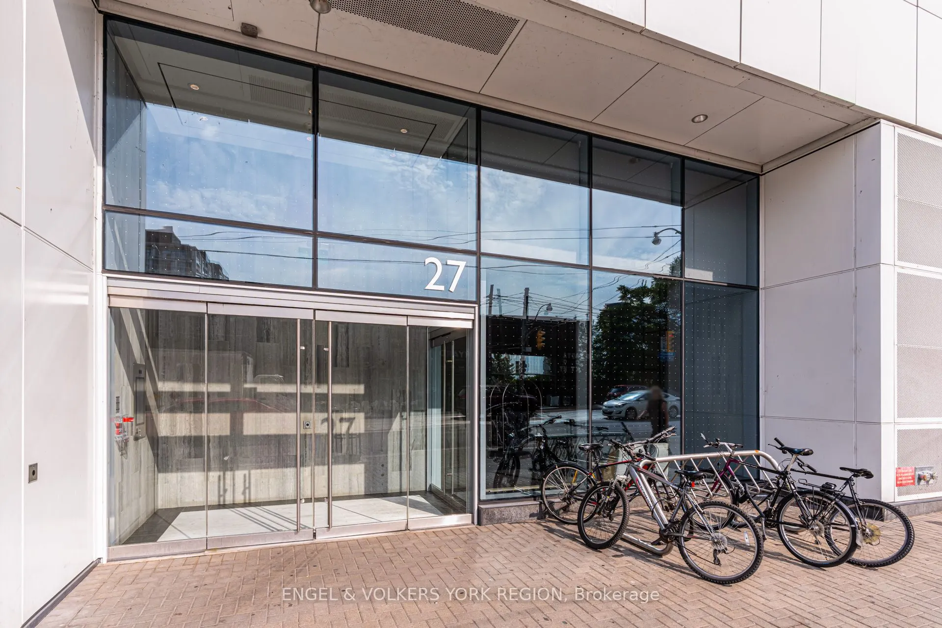 27 Bathurst Street, #1618