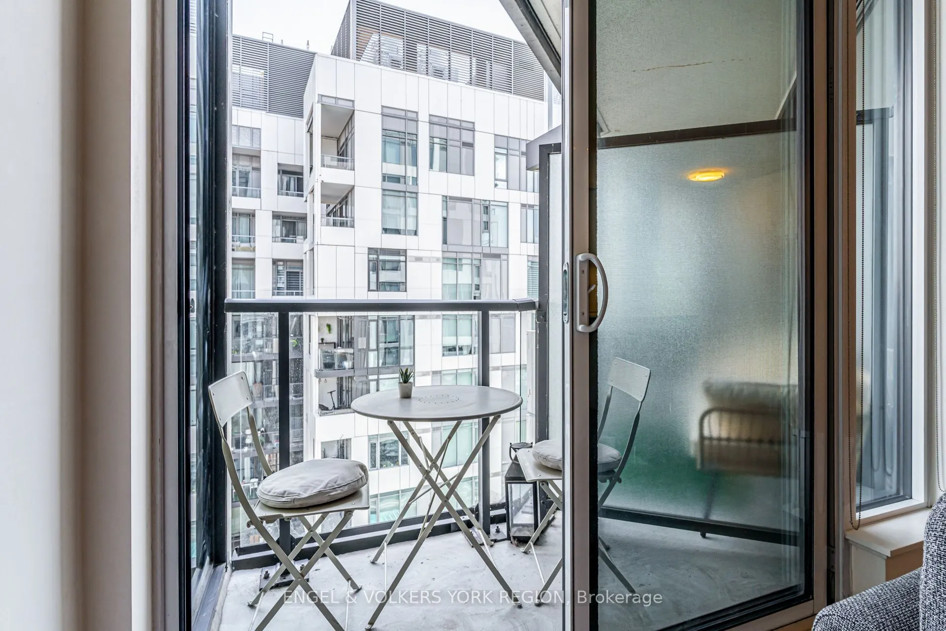 27 Bathurst Street, #1618