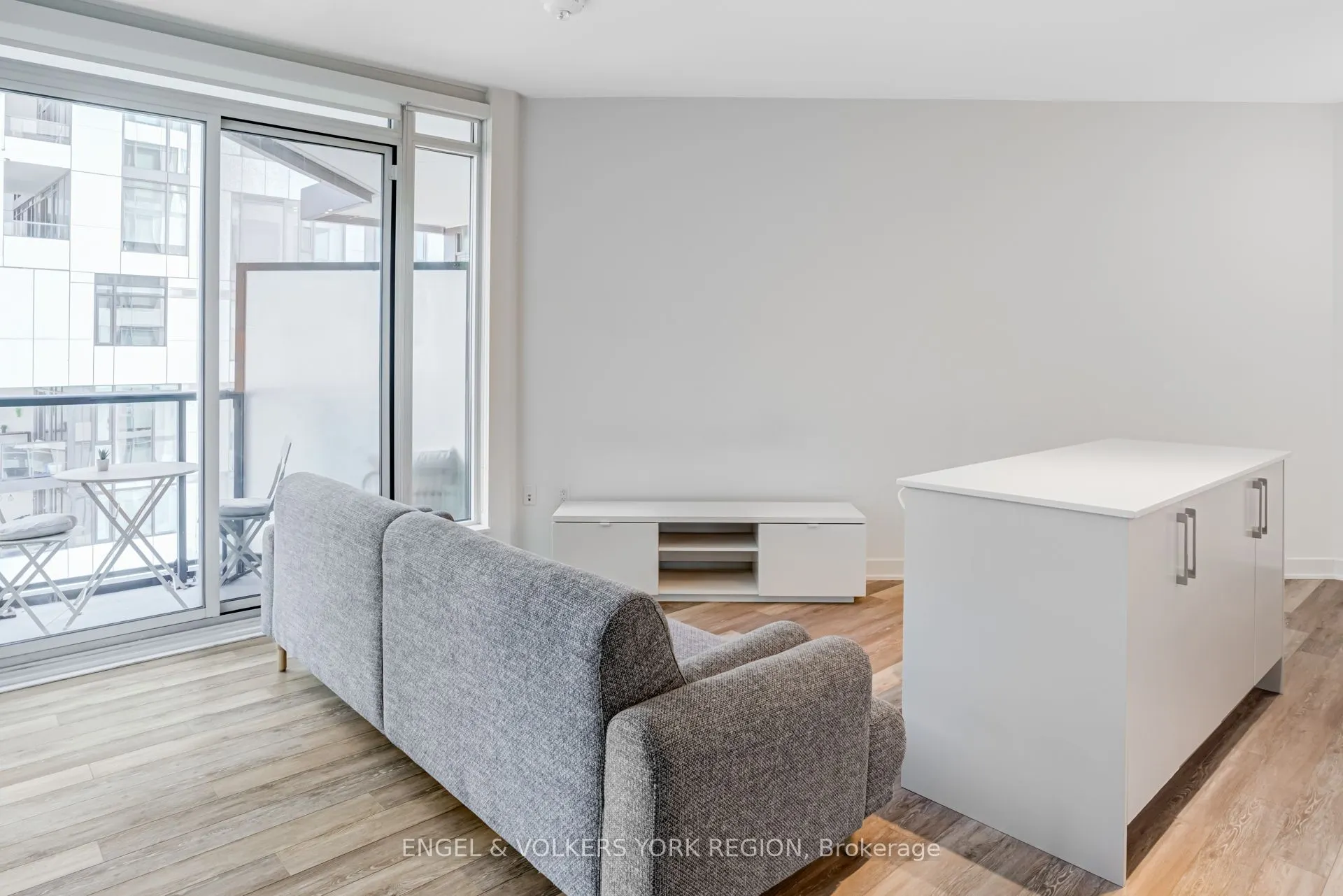 27 Bathurst Street, #1618
