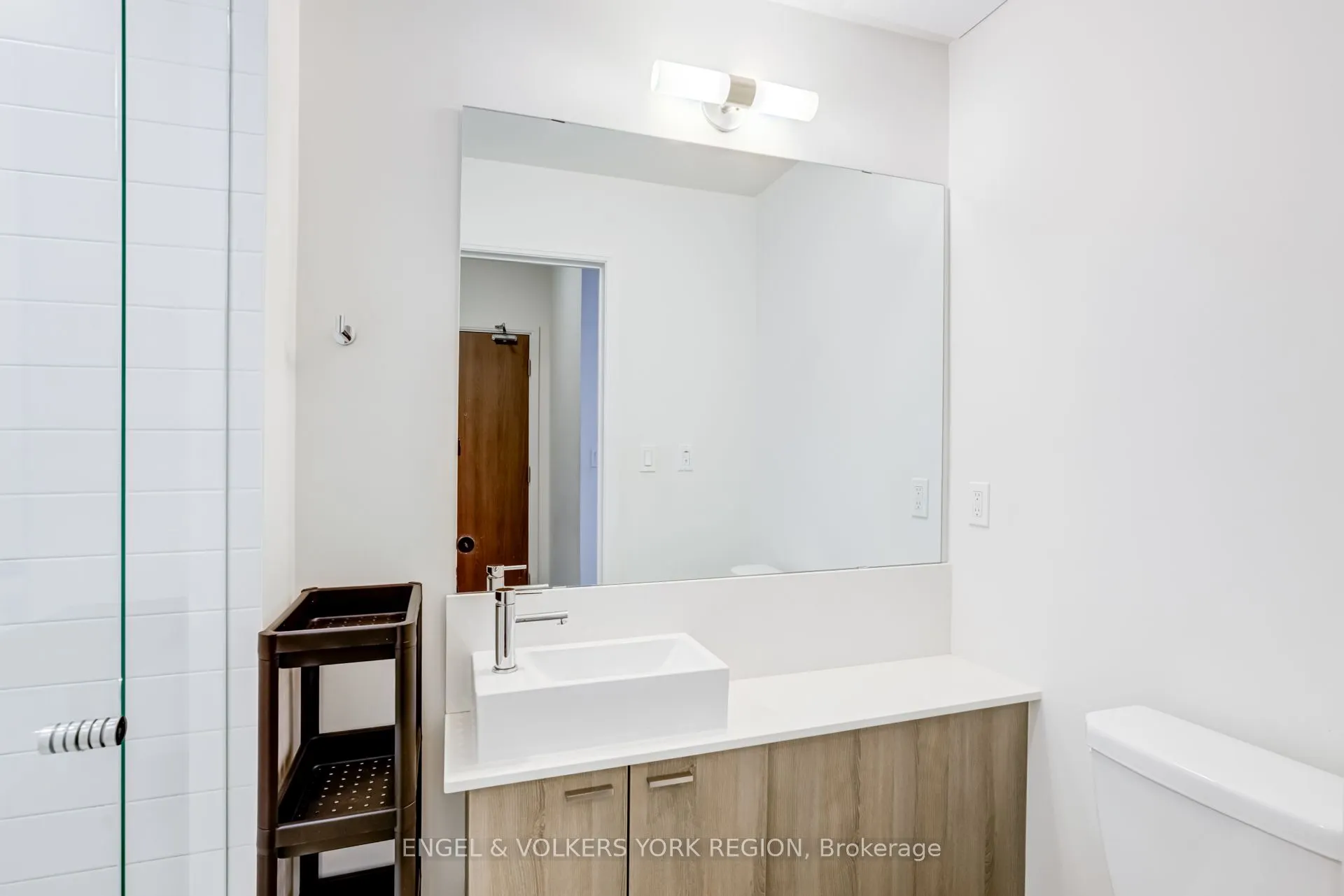 27 Bathurst Street, #1618