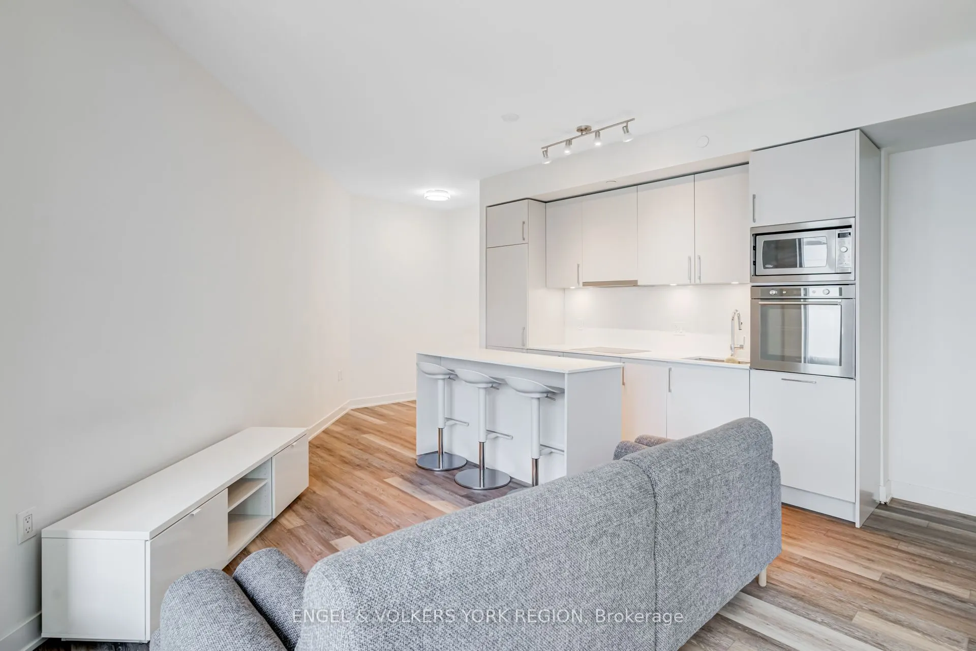 27 Bathurst Street, #1618