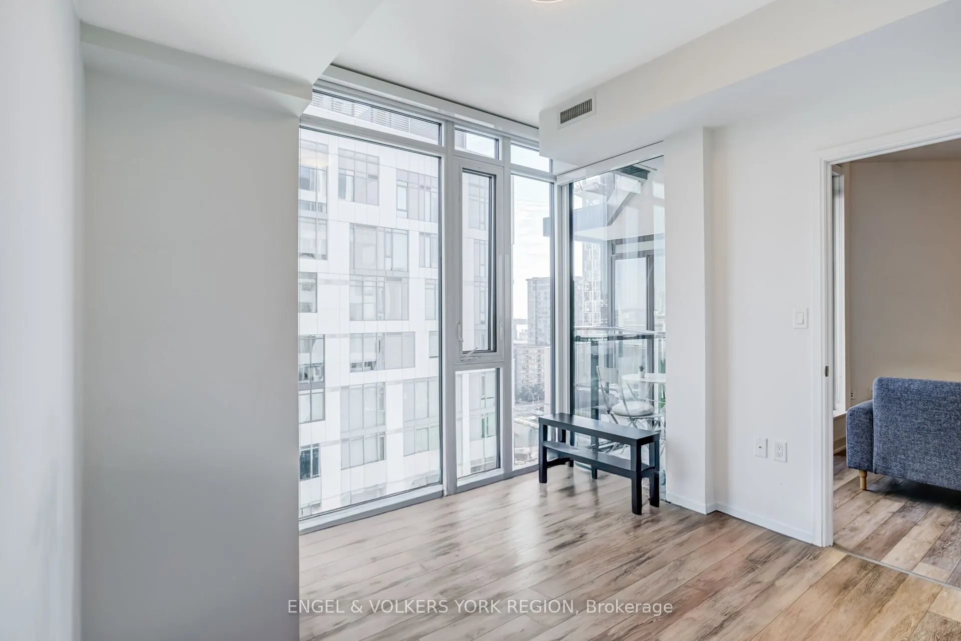 27 Bathurst Street, #1618