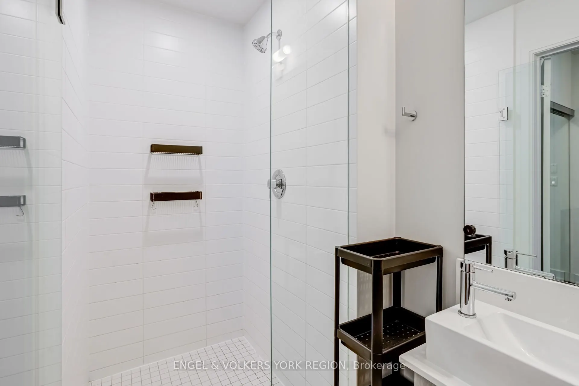 27 Bathurst Street, #1618