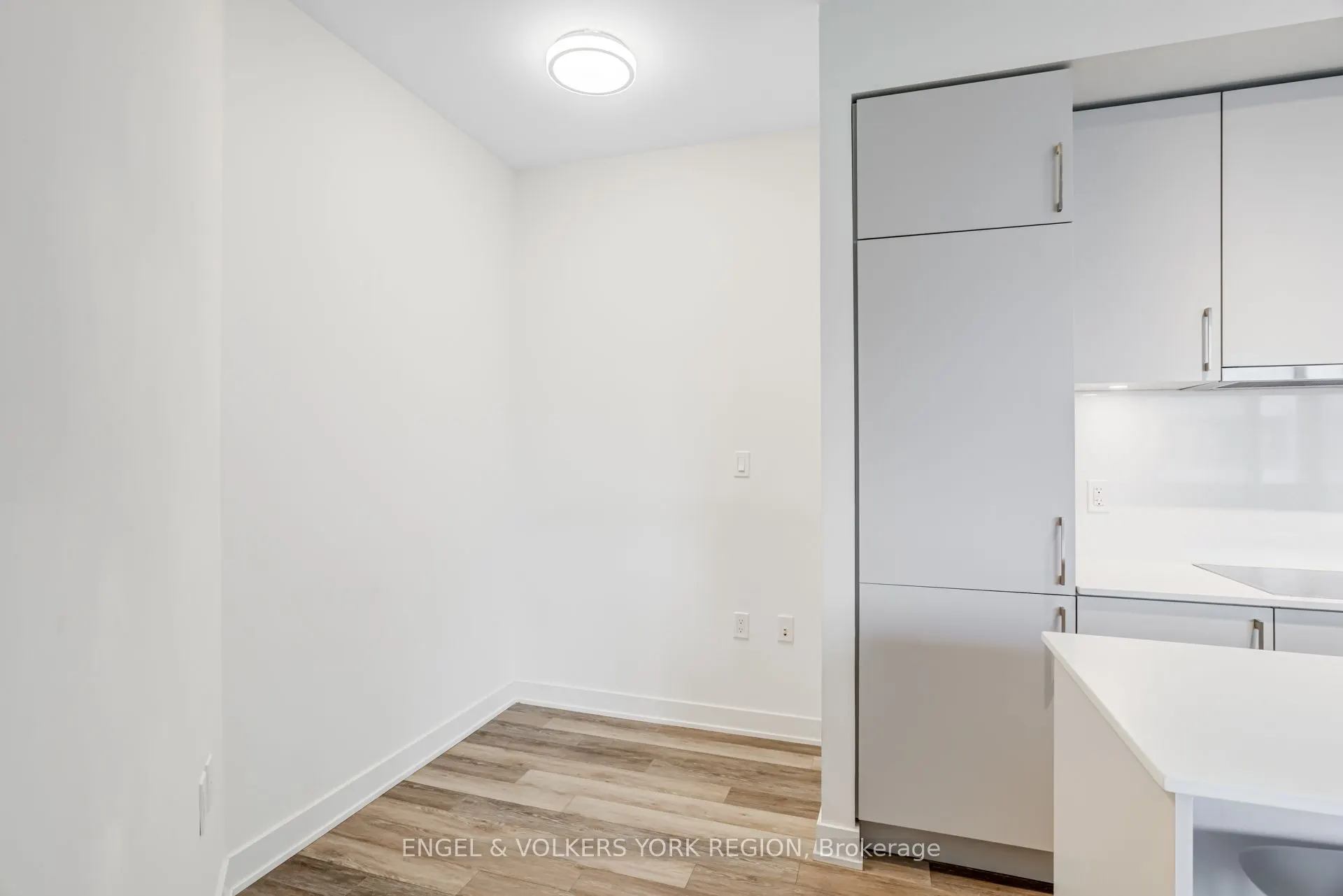 27 Bathurst Street, #1618