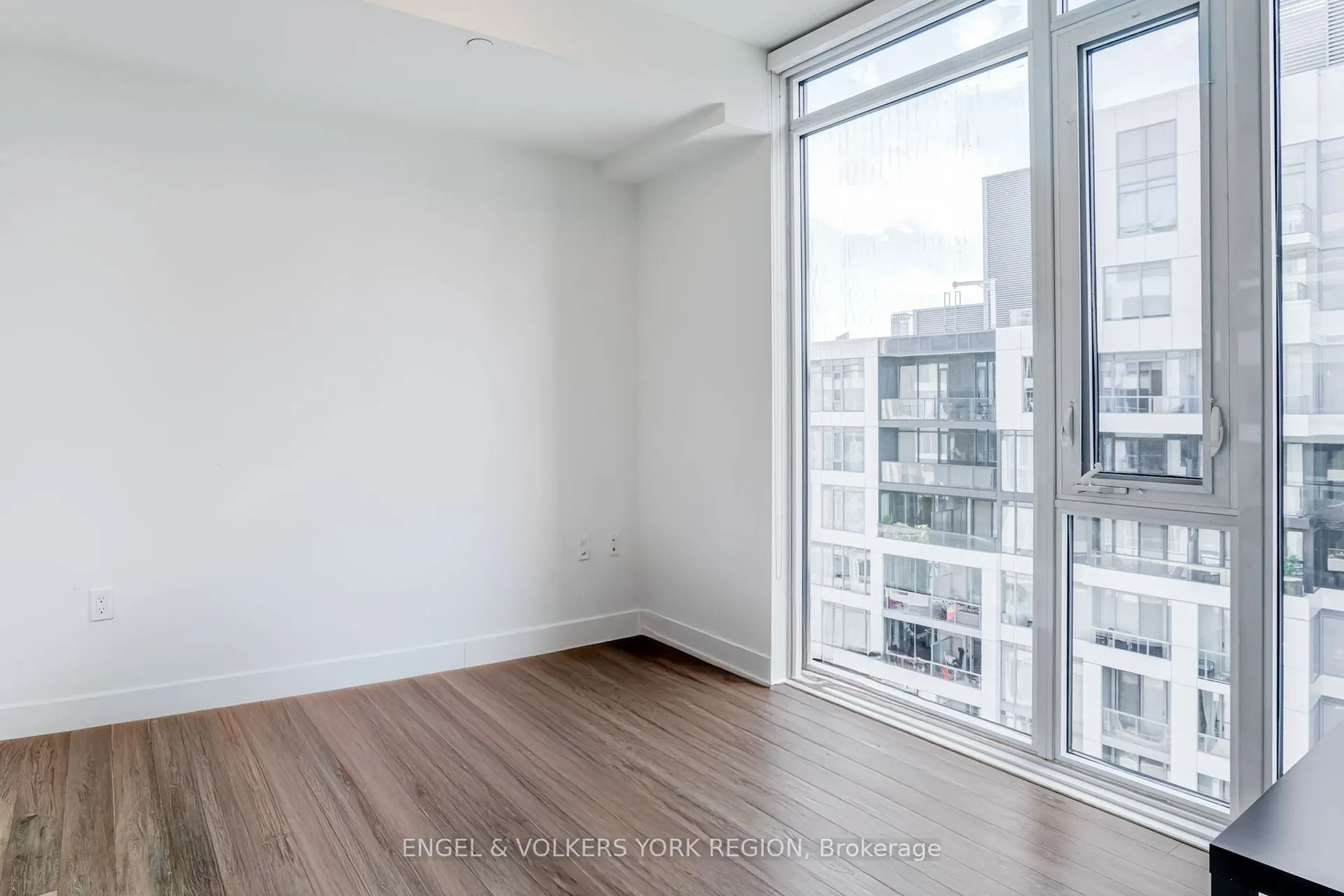 27 Bathurst Street, #1618