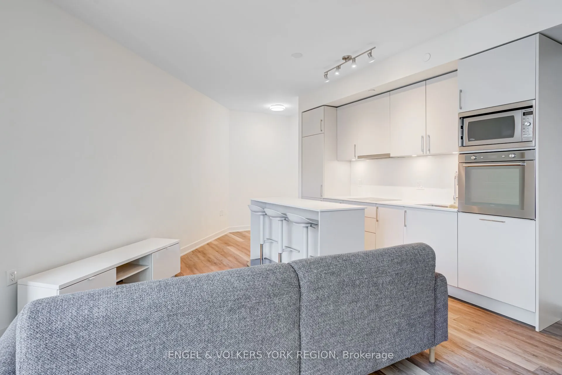 27 Bathurst Street, #1618