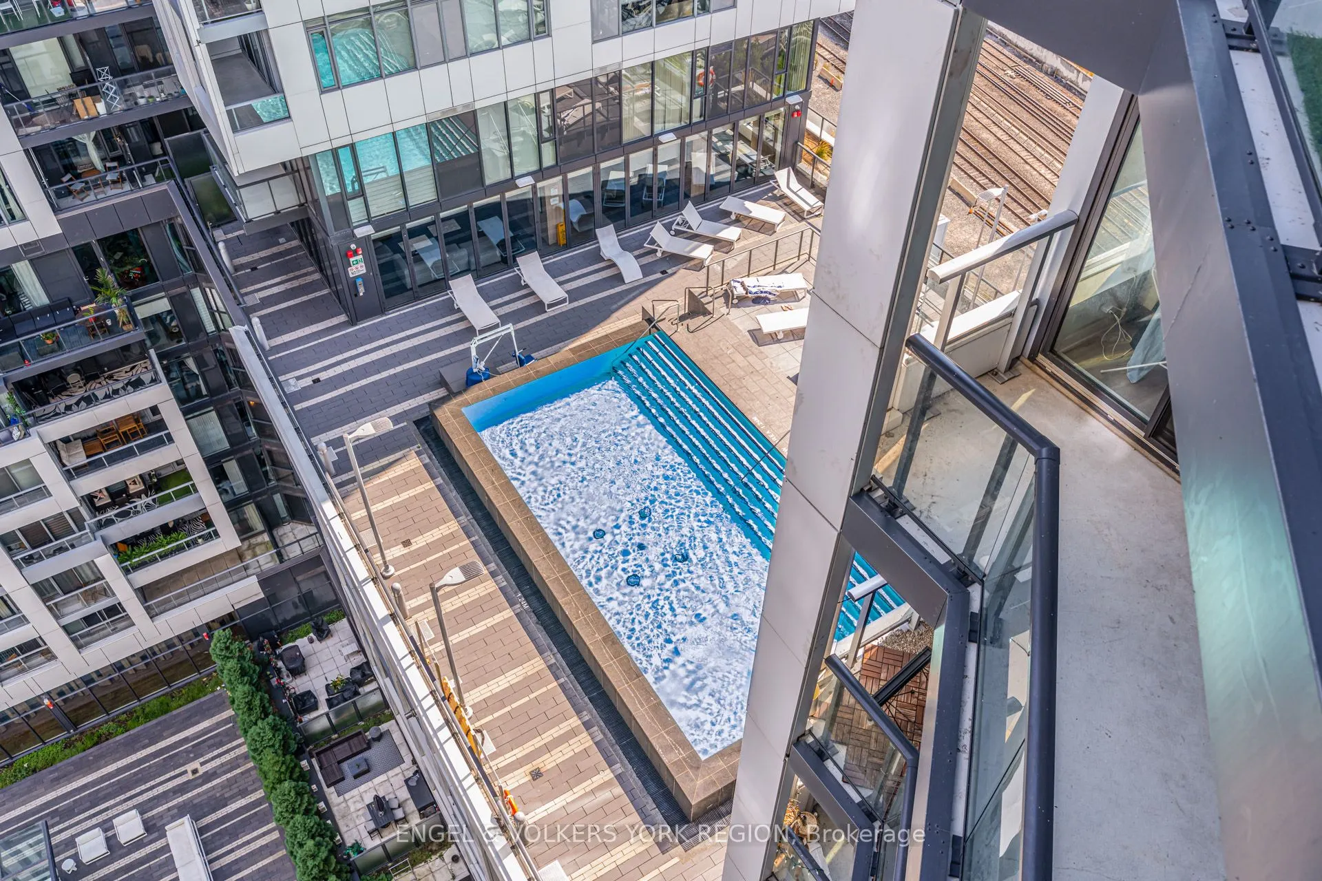 27 Bathurst Street, #1618