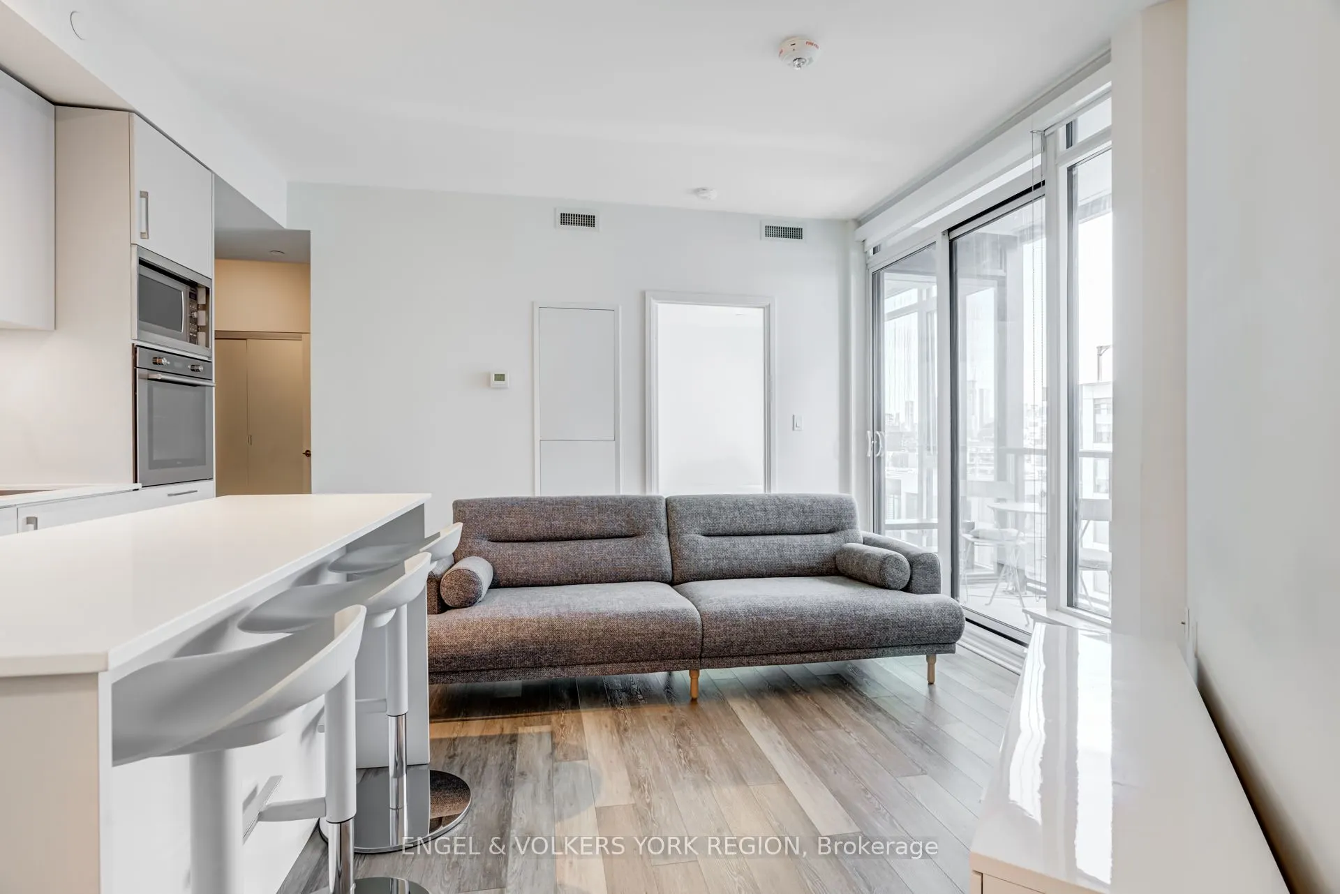 27 Bathurst Street, #1618