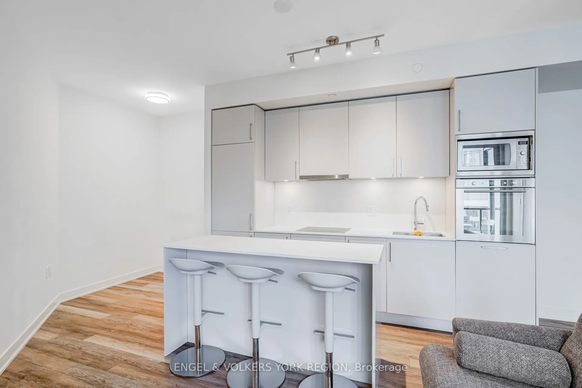 27 Bathurst Street, #1618