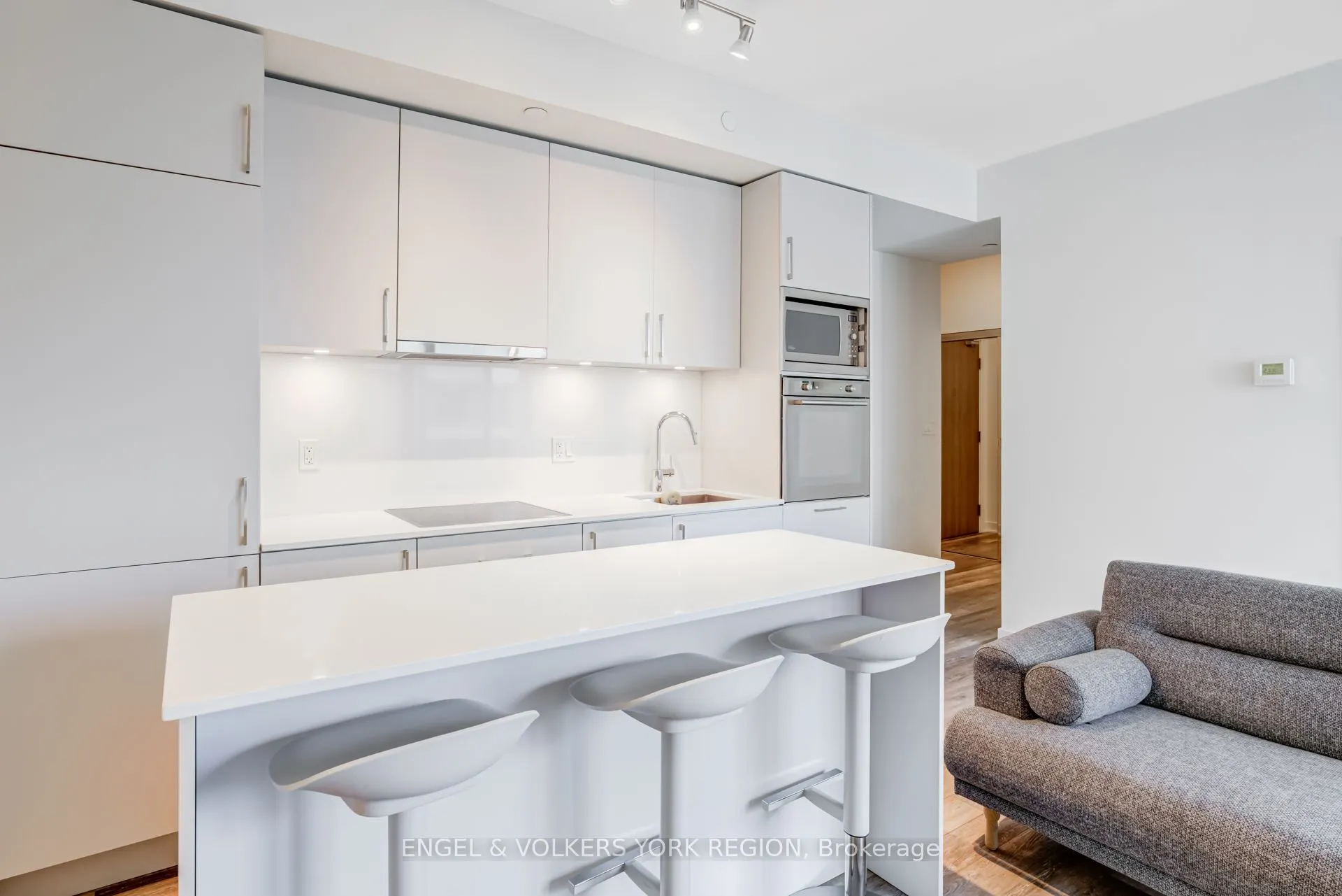 27 Bathurst Street, #1618