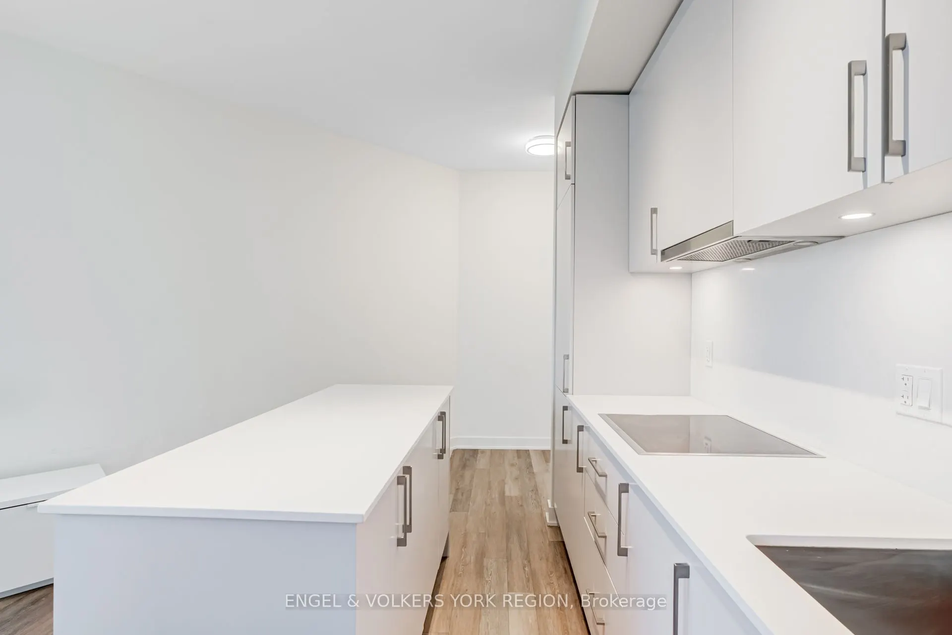 27 Bathurst Street, #1618