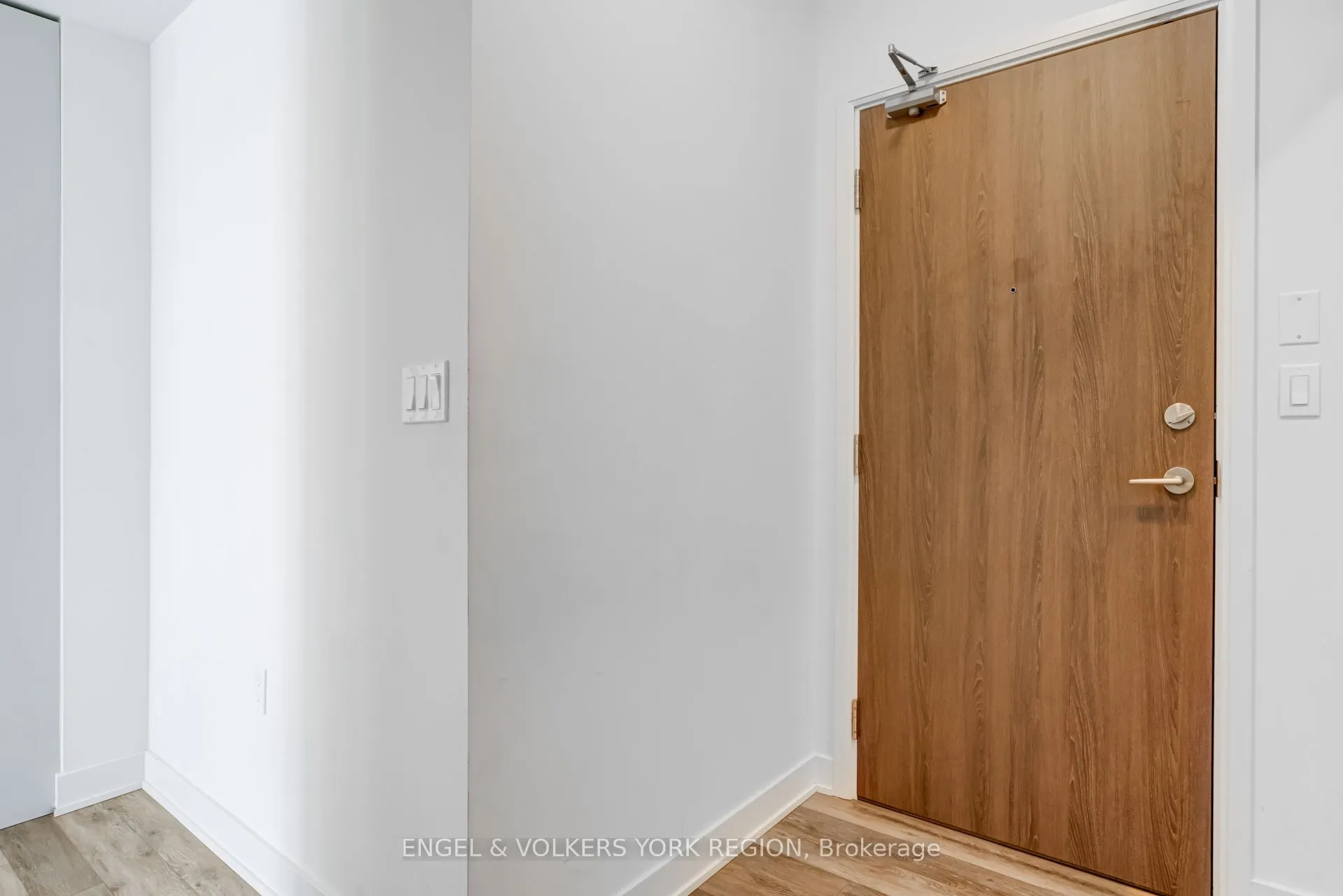 27 Bathurst Street, #1618