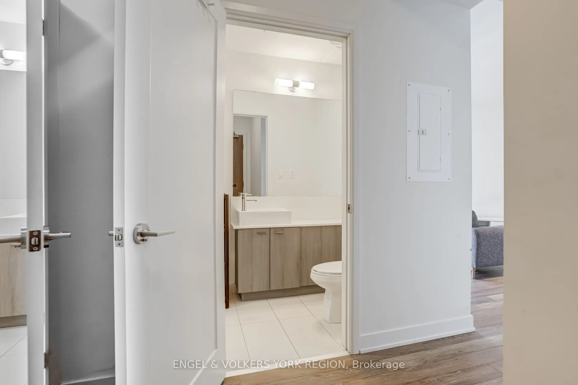 27 Bathurst Street, #1618