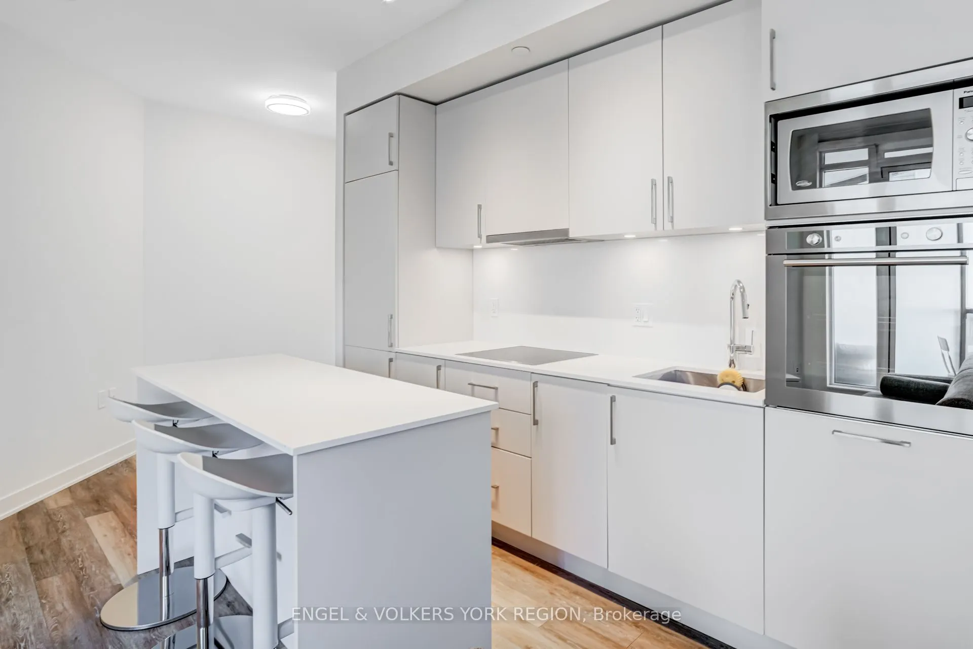 27 Bathurst Street, #1618
