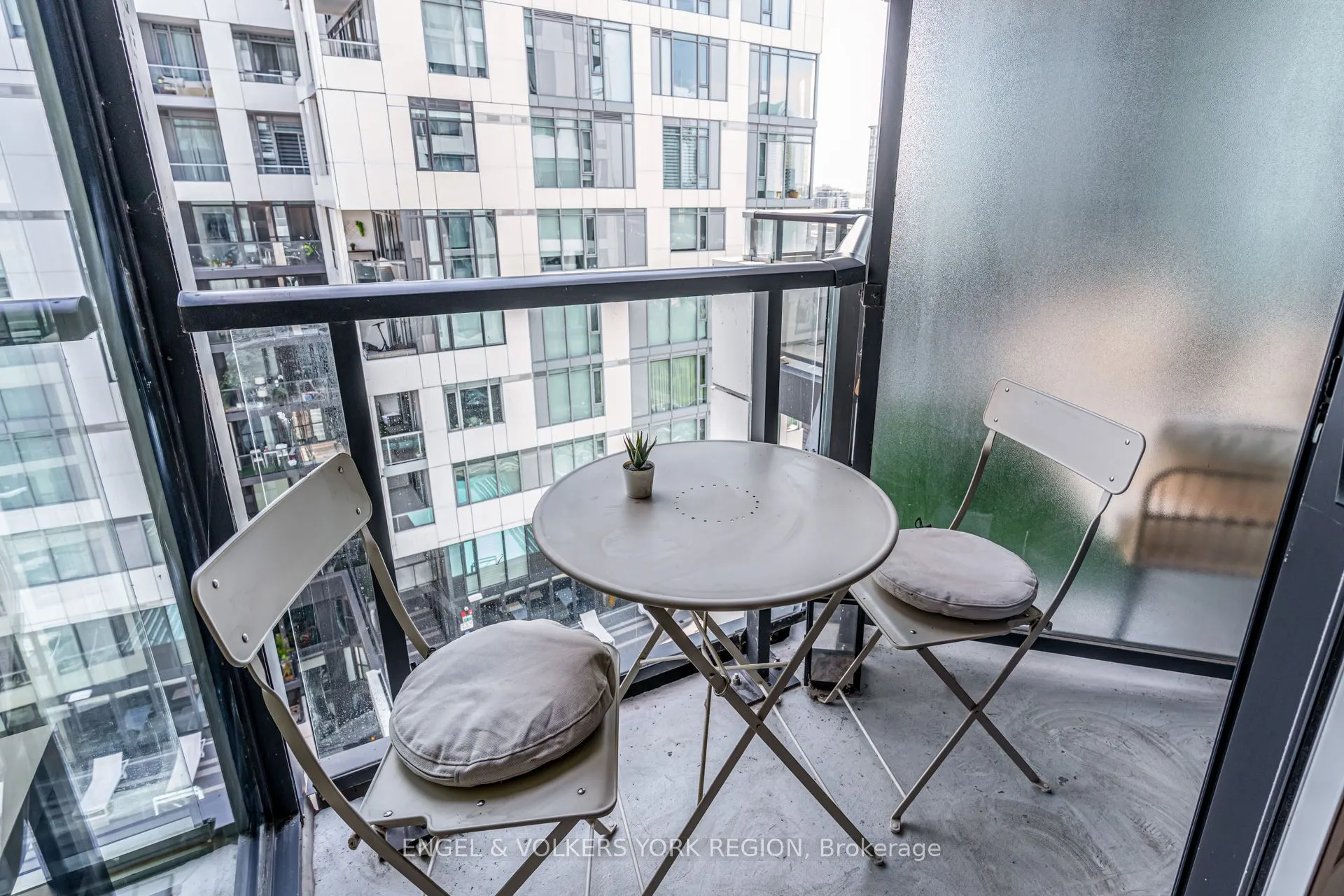 27 Bathurst Street, #1618