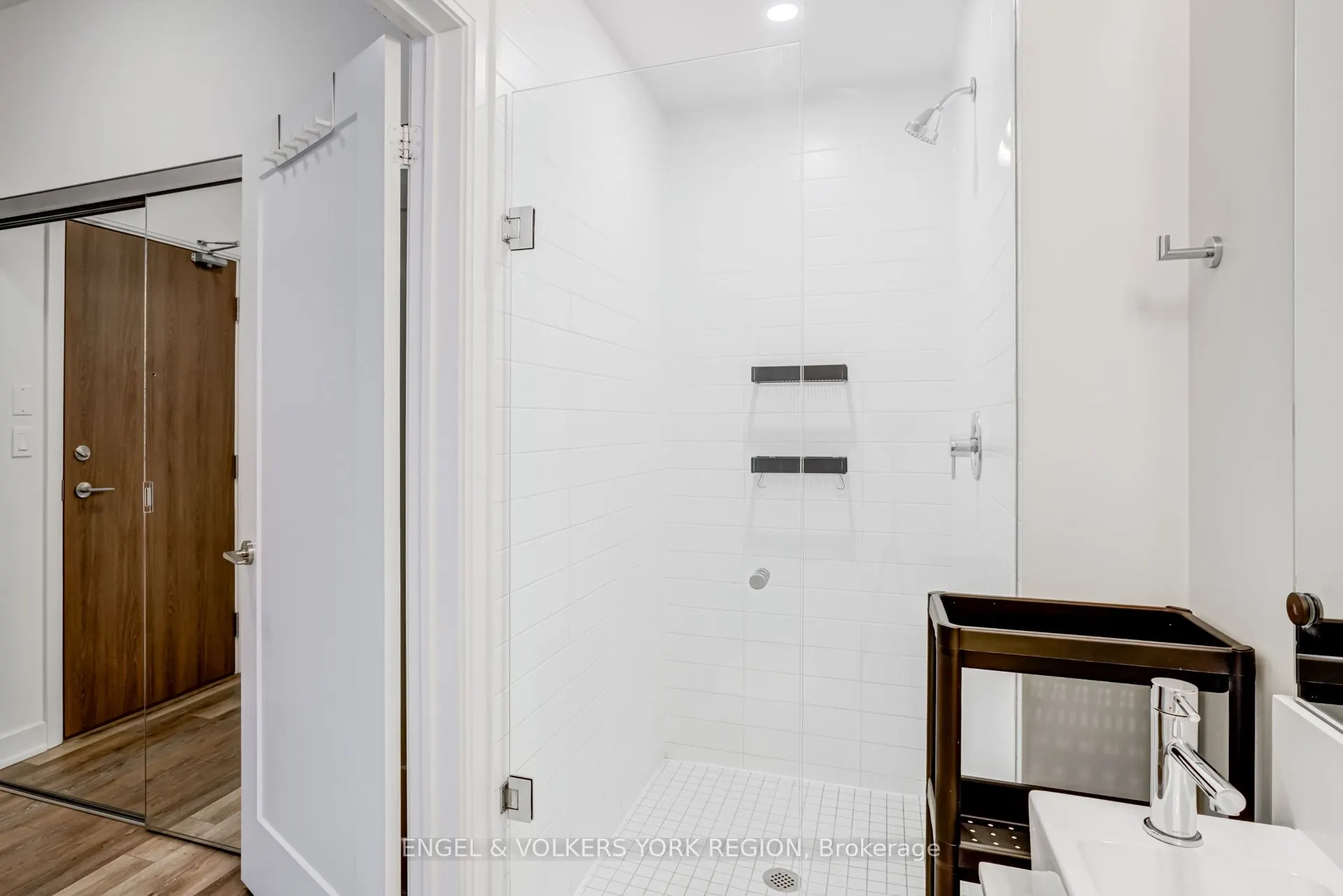 27 Bathurst Street, #1618