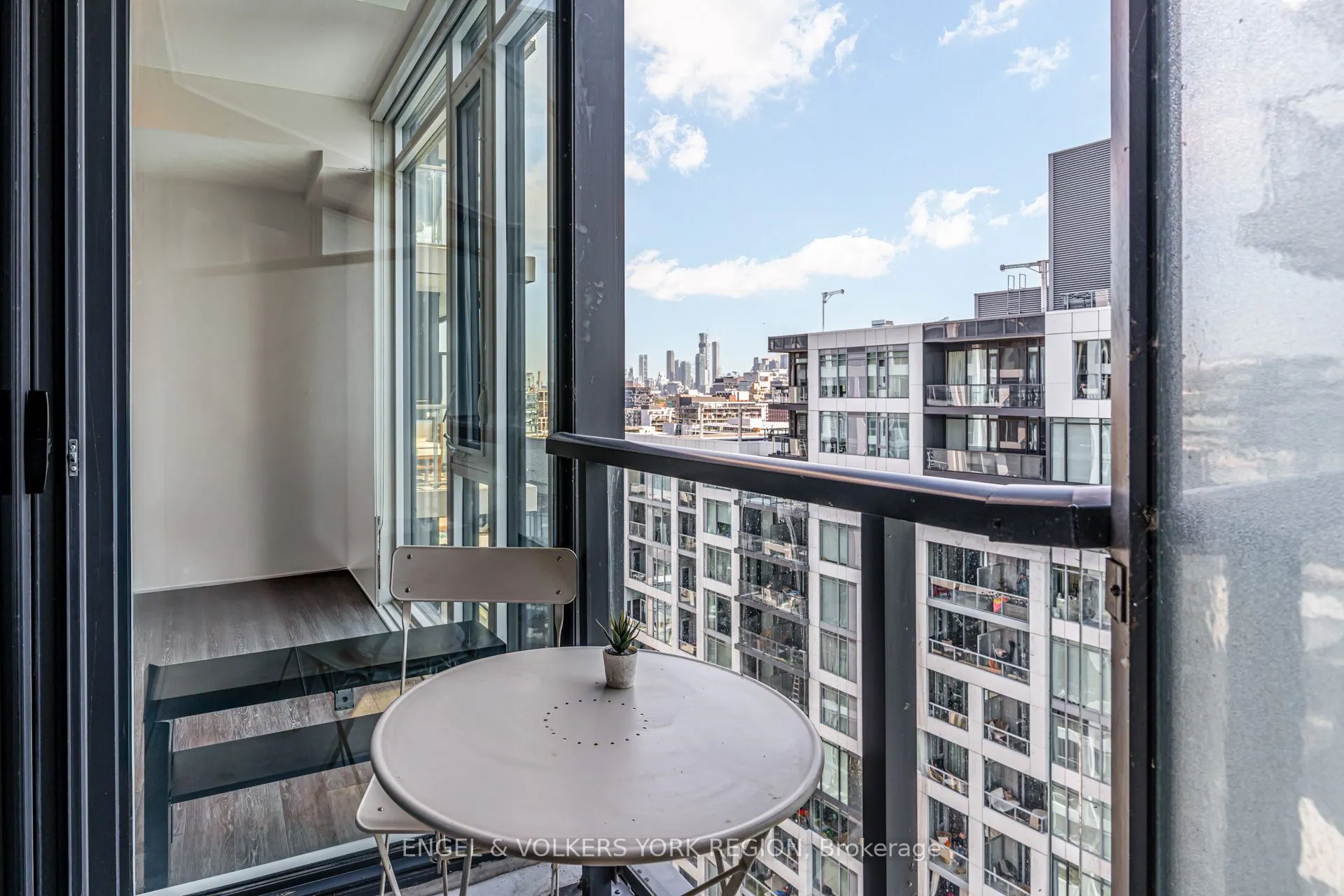 27 Bathurst Street, #1618