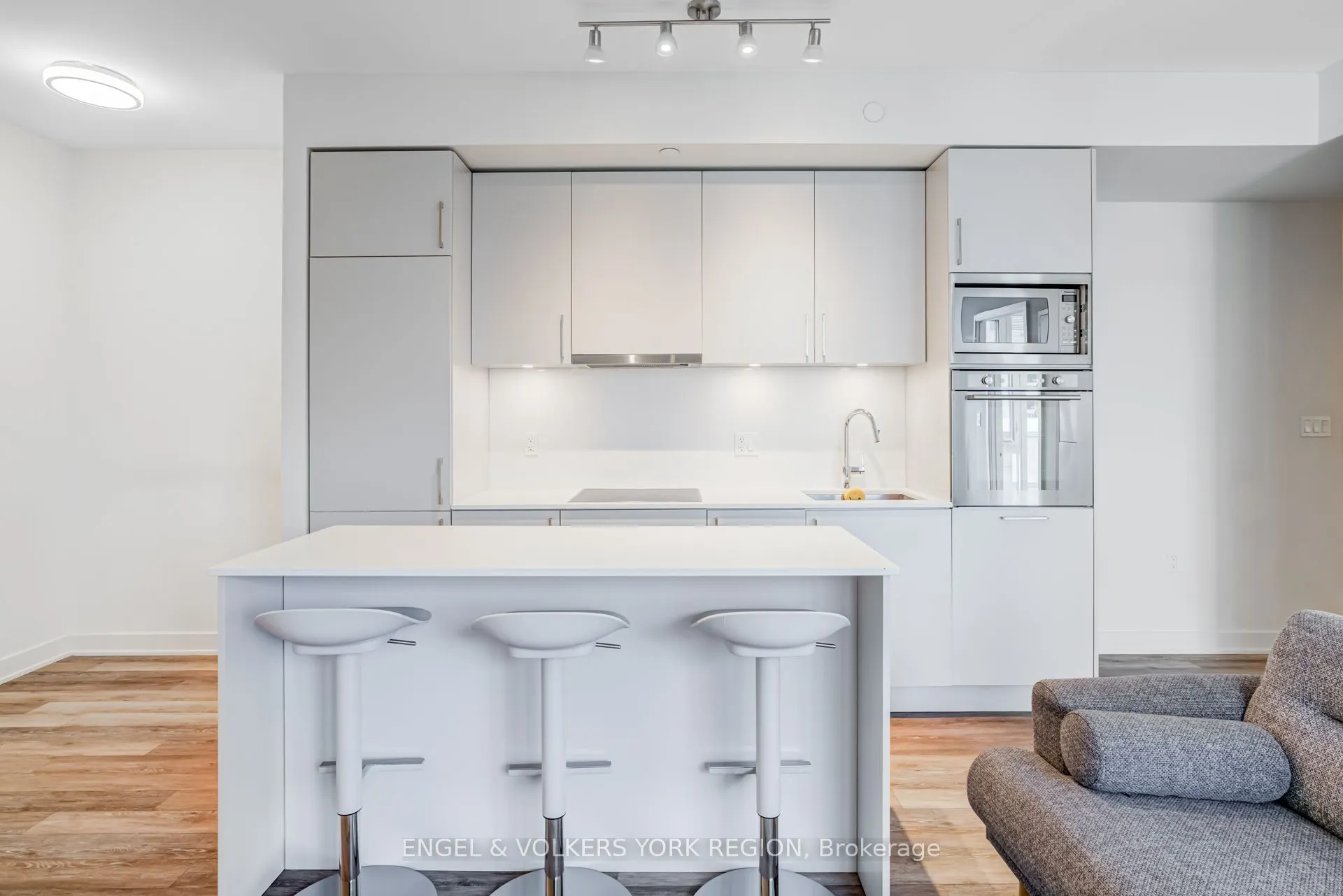 27 Bathurst Street, #1618
