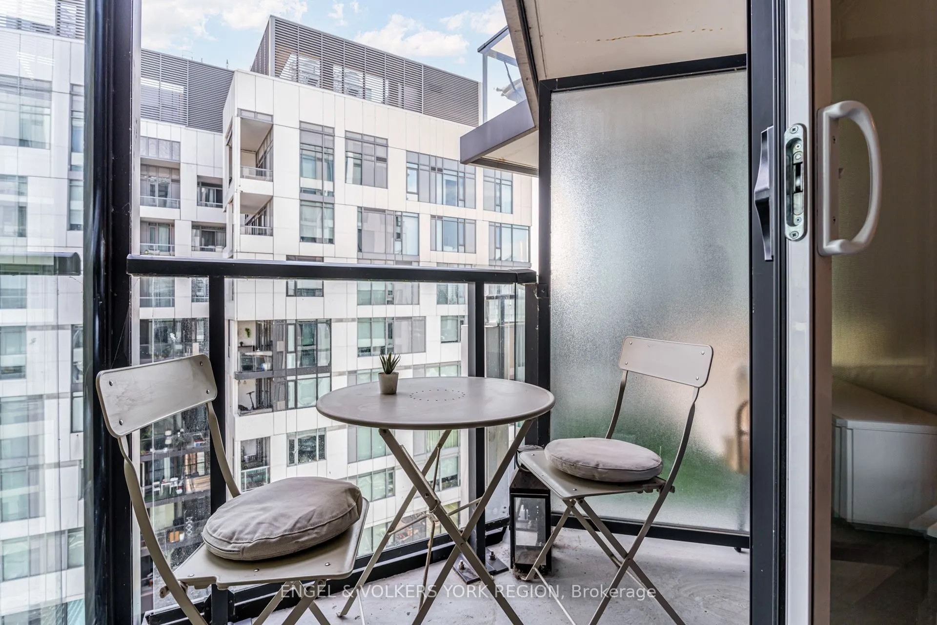 27 Bathurst Street, #1618