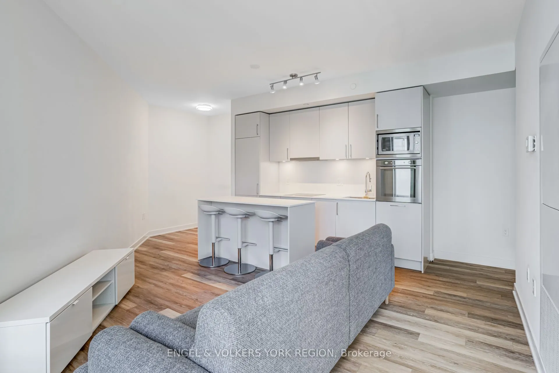 27 Bathurst Street, #1618
