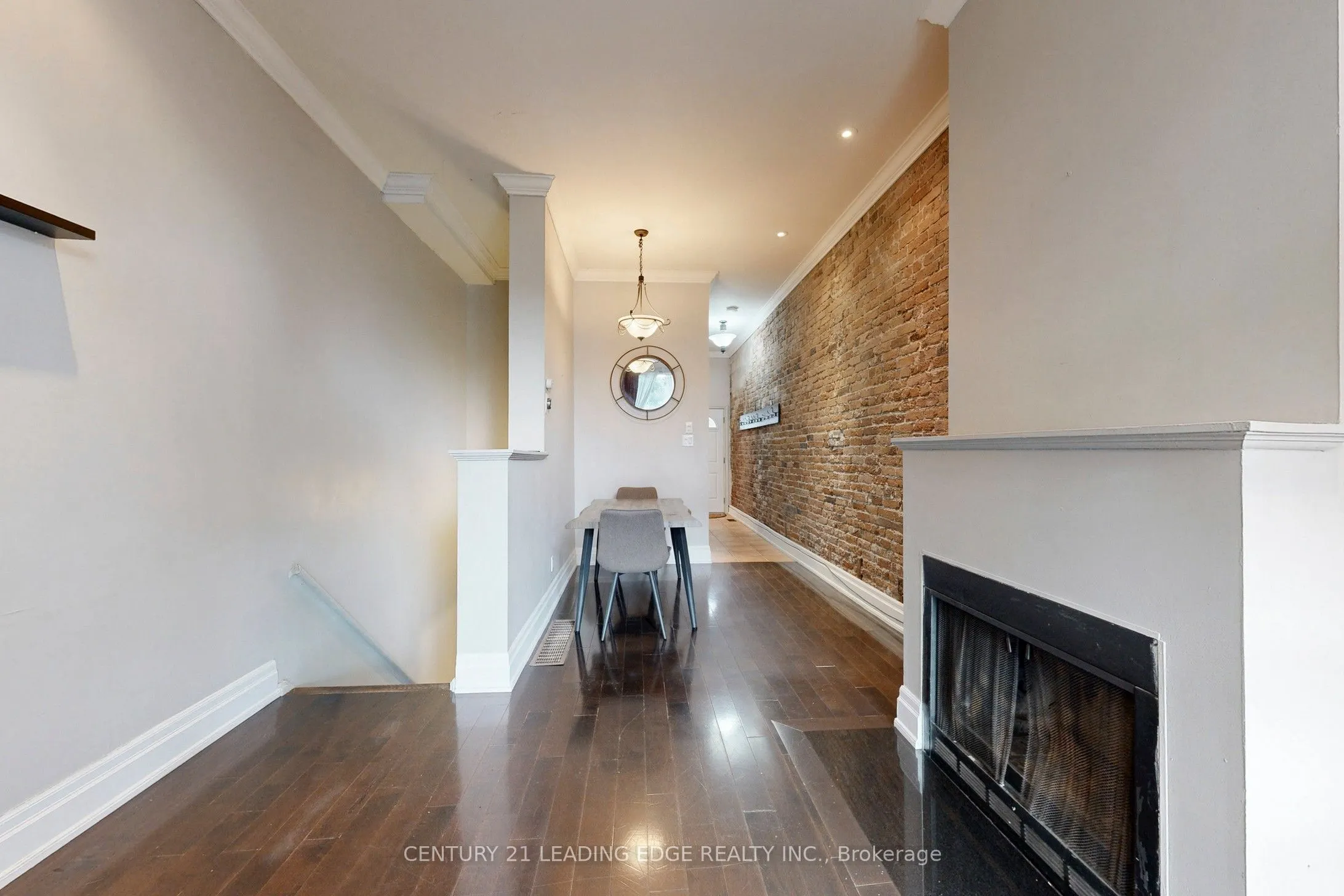 364 Dundas Street E, #4