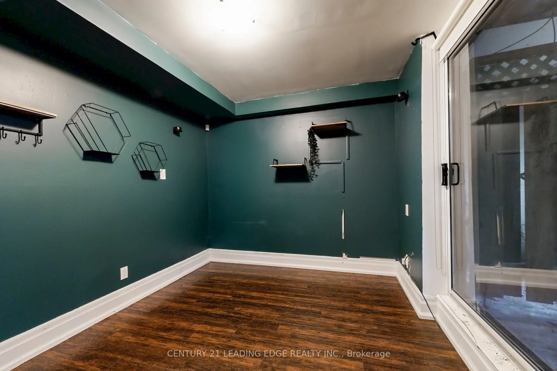 364 Dundas Street E, #4