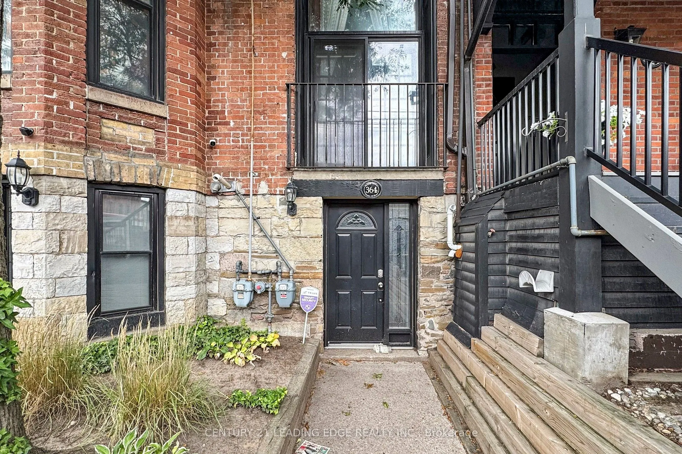 364 Dundas Street E, #4