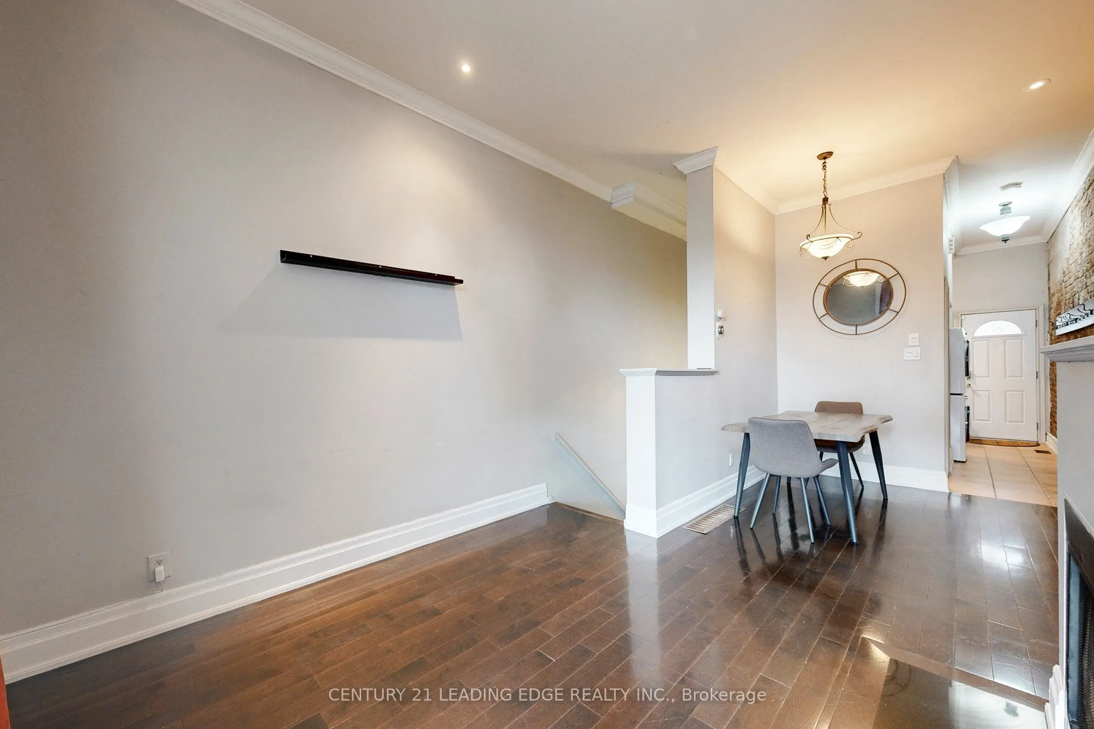 364 Dundas Street E, #4