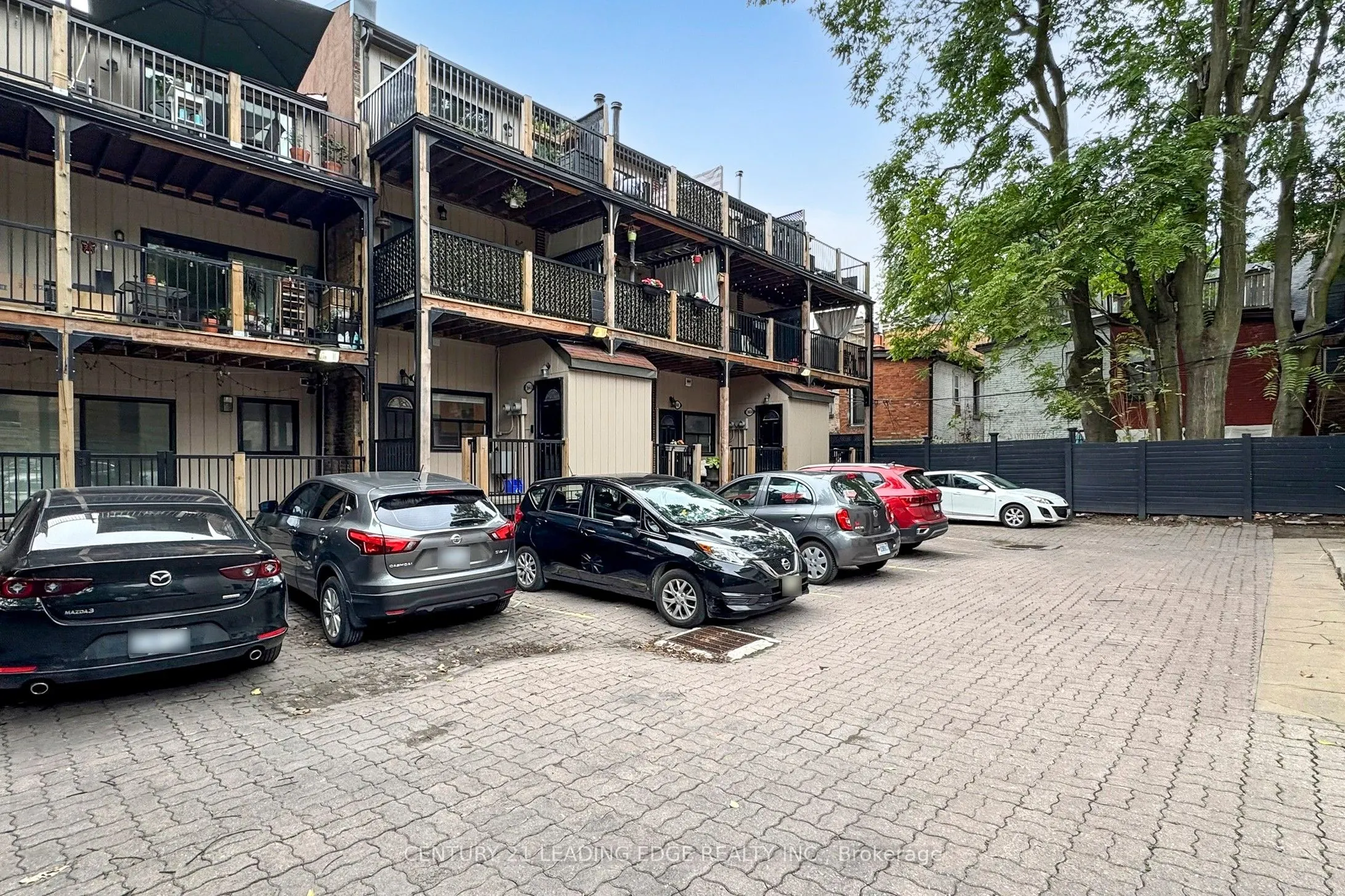 364 Dundas Street E, #4