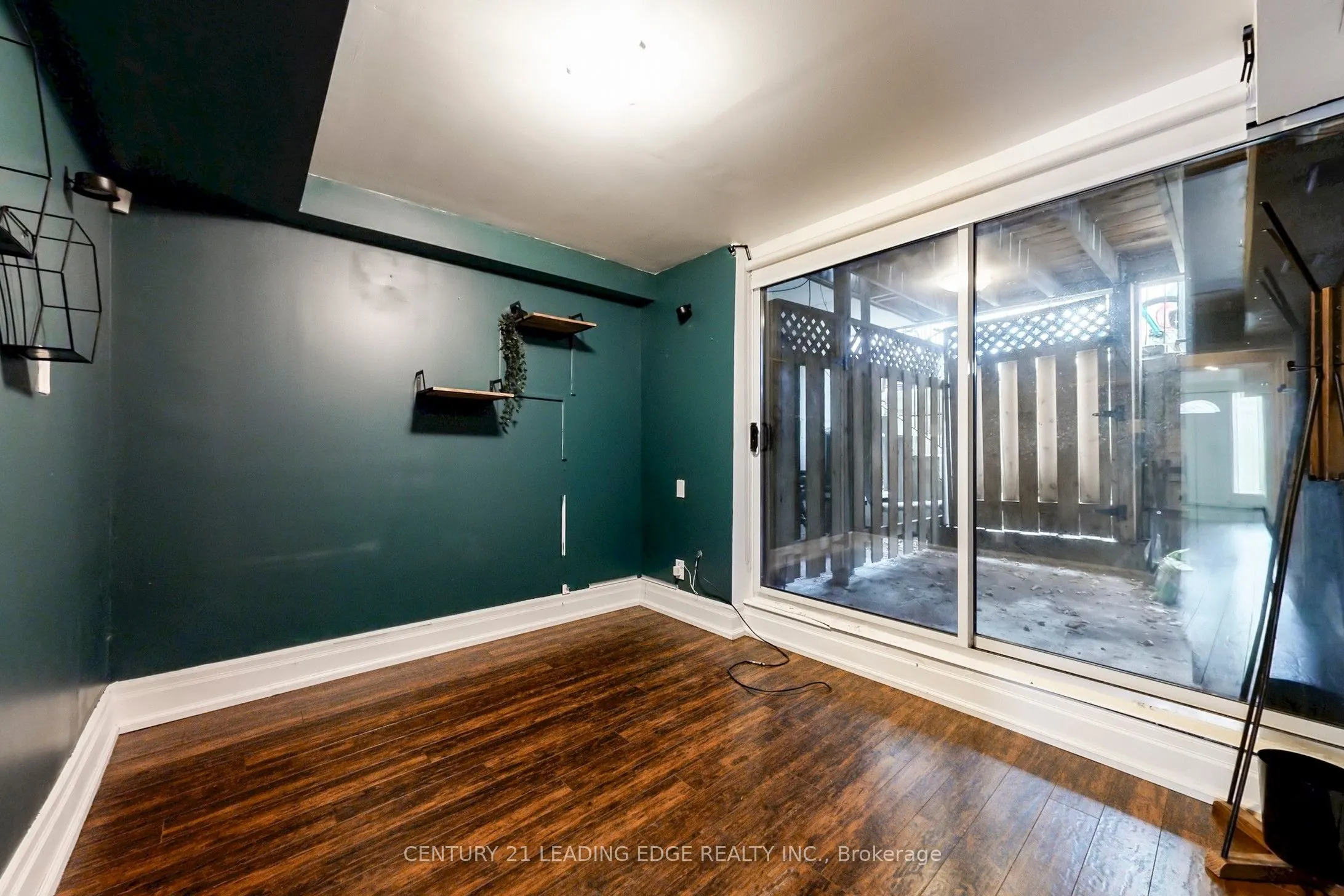 364 Dundas Street E, #4