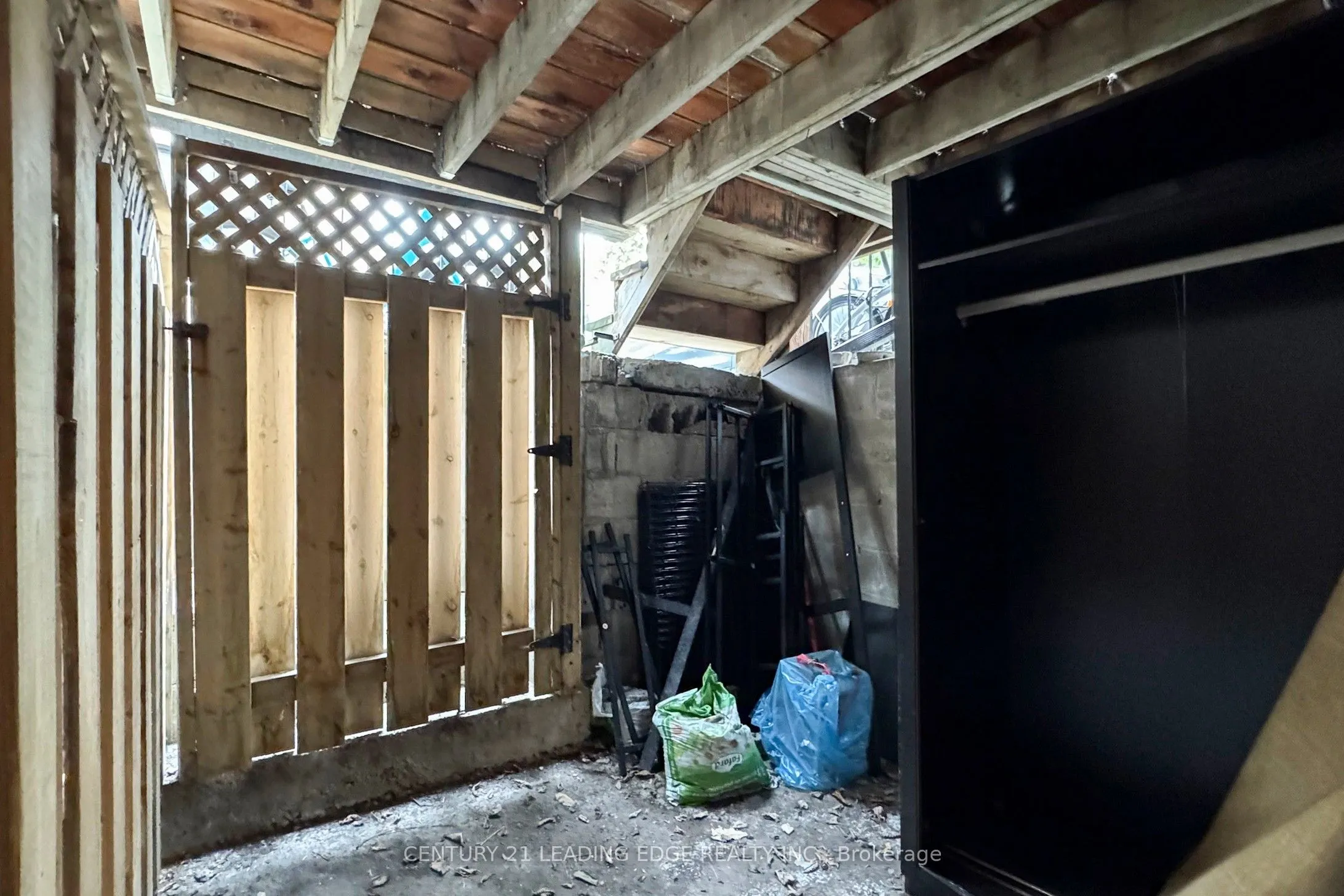 364 Dundas Street E, #4
