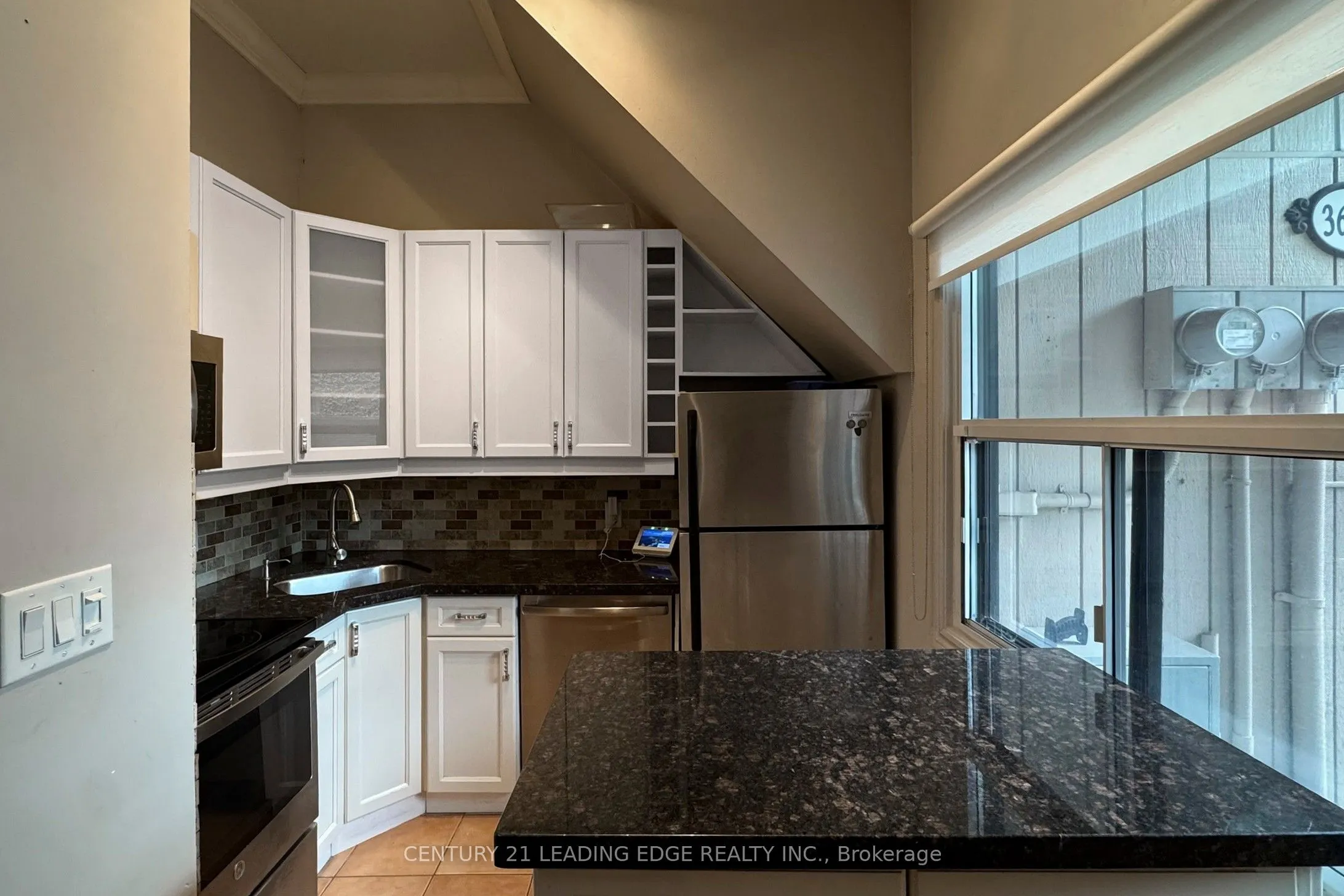364 Dundas Street E, #4