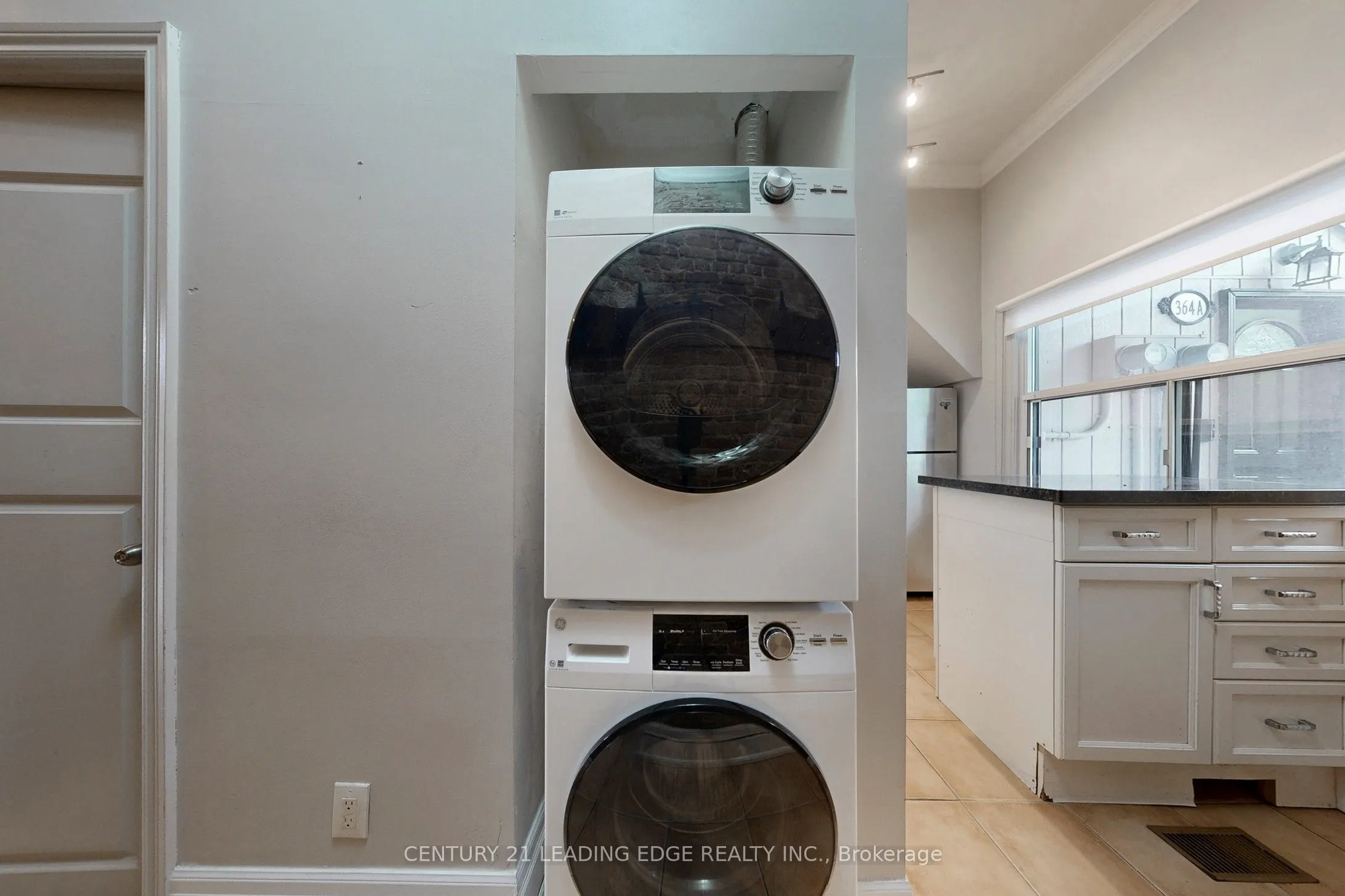 364 Dundas Street E, #4
