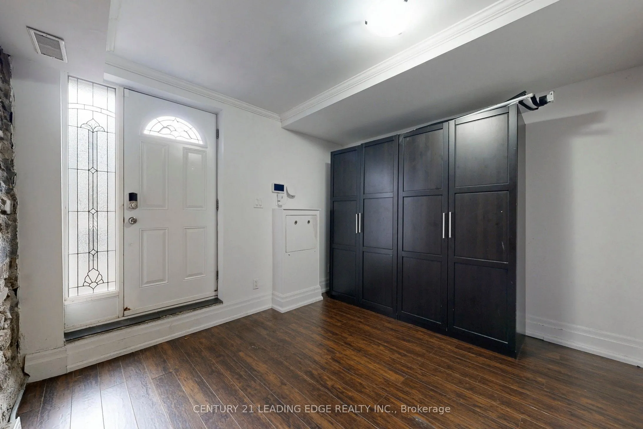 364 Dundas Street E, #4