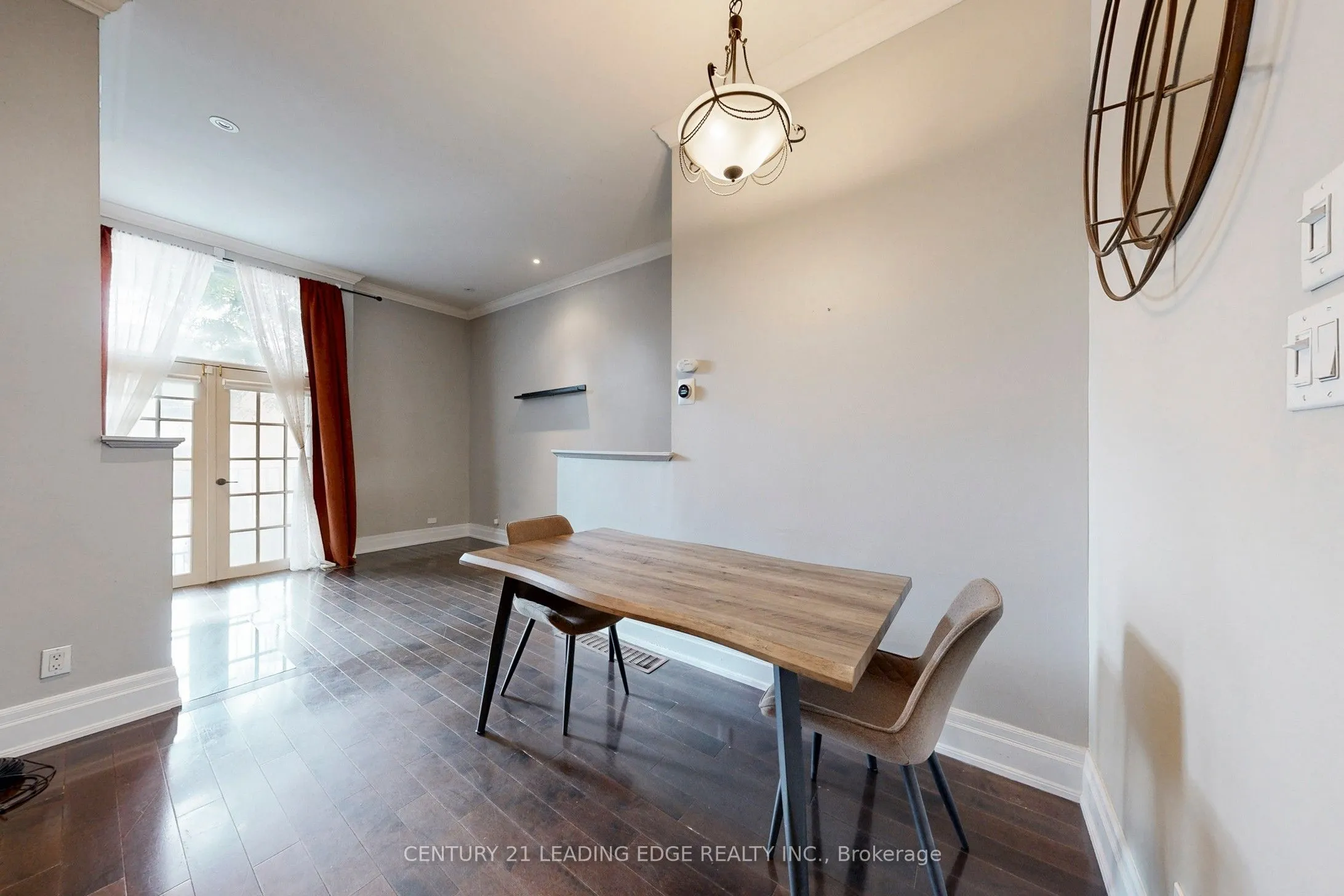 364 Dundas Street E, #4