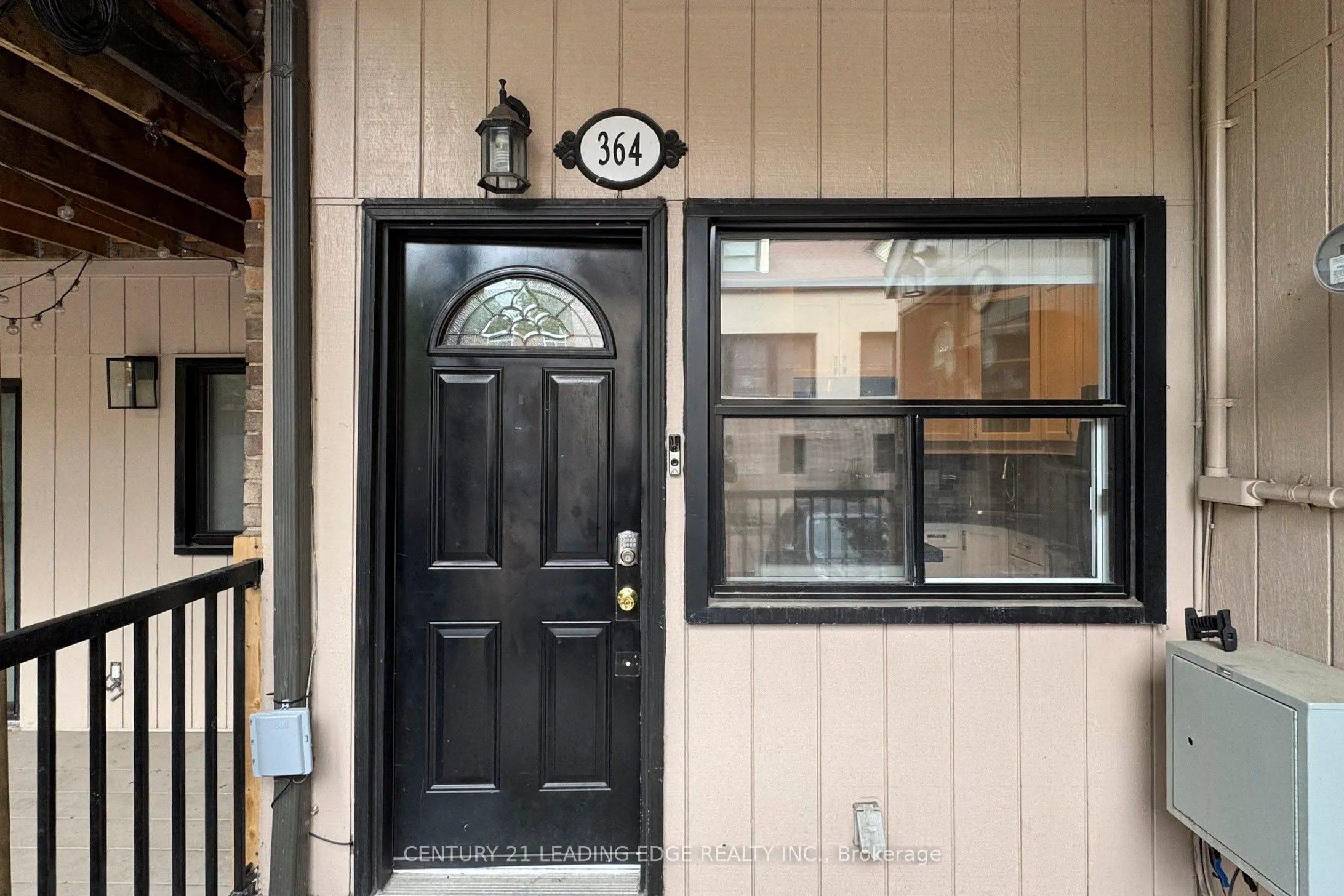 364 Dundas Street E, #4