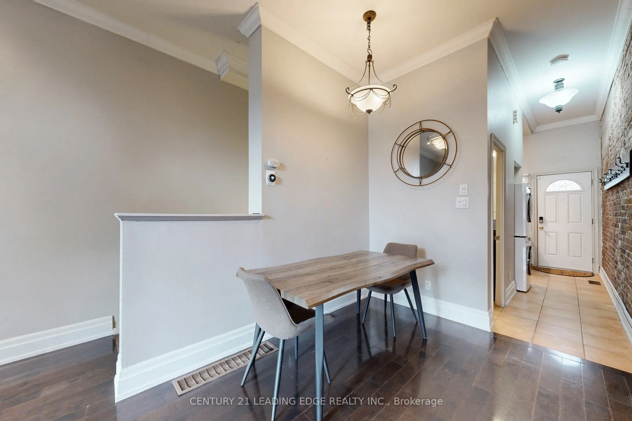 364 Dundas Street E, #4